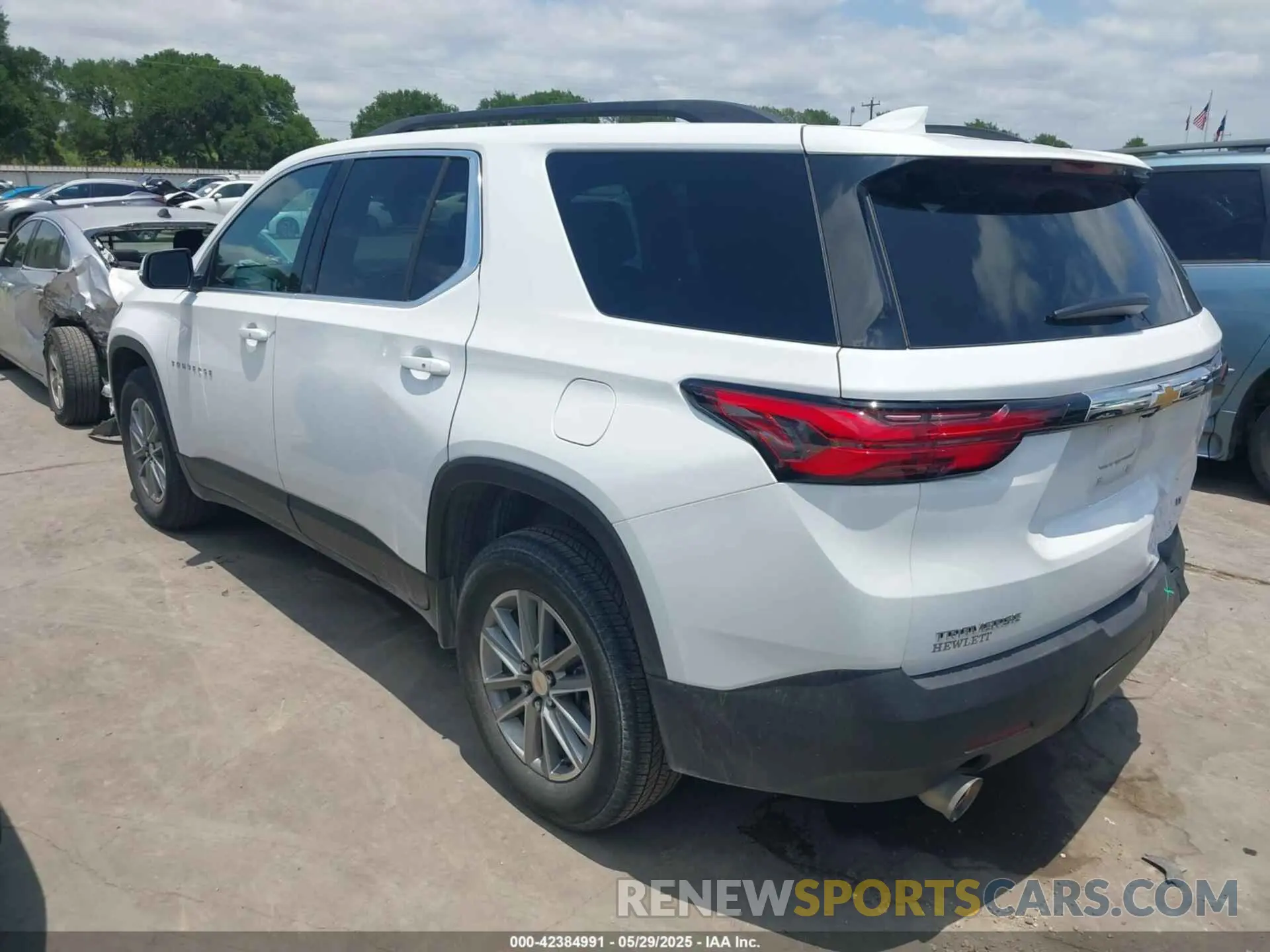 3 Photograph of a damaged car 1GNERGKW8PJ332415 CHEVROLET TRAVERSE 2023
