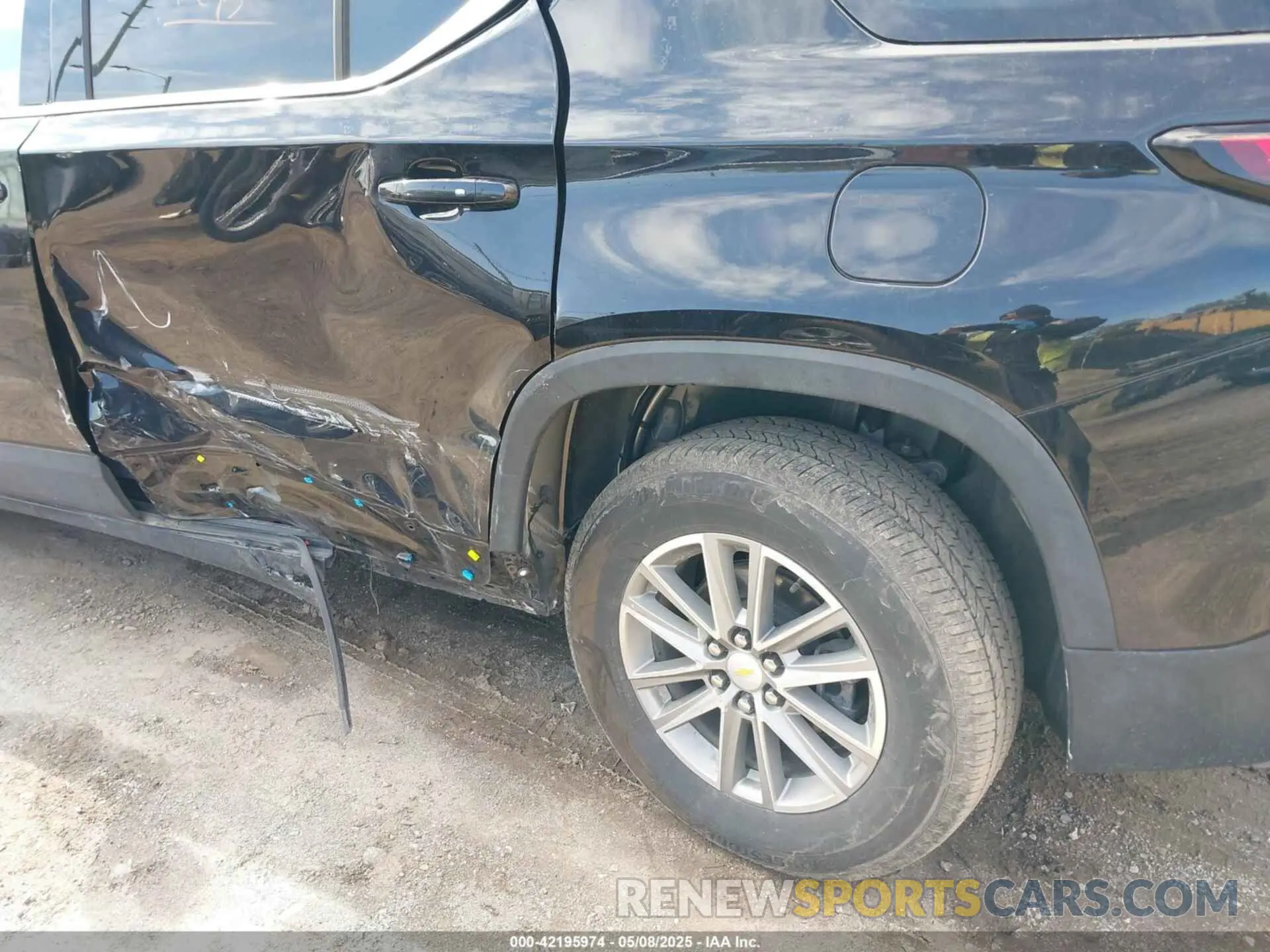 17 Photograph of a damaged car 1GNERGKW9PJ121255 CHEVROLET TRAVERSE 2023