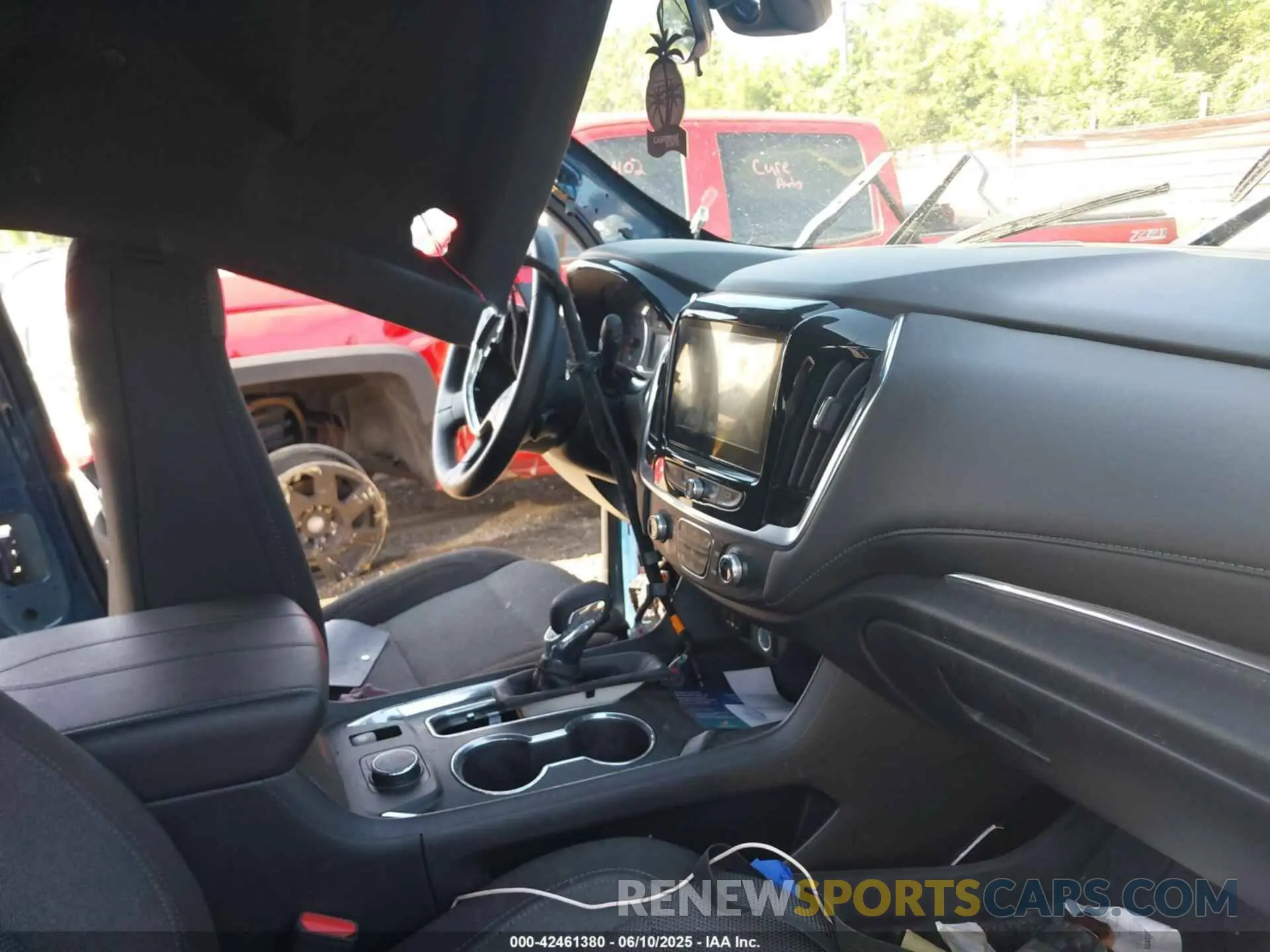 5 Photograph of a damaged car 1GNERGKW9PJ255392 CHEVROLET TRAVERSE 2023