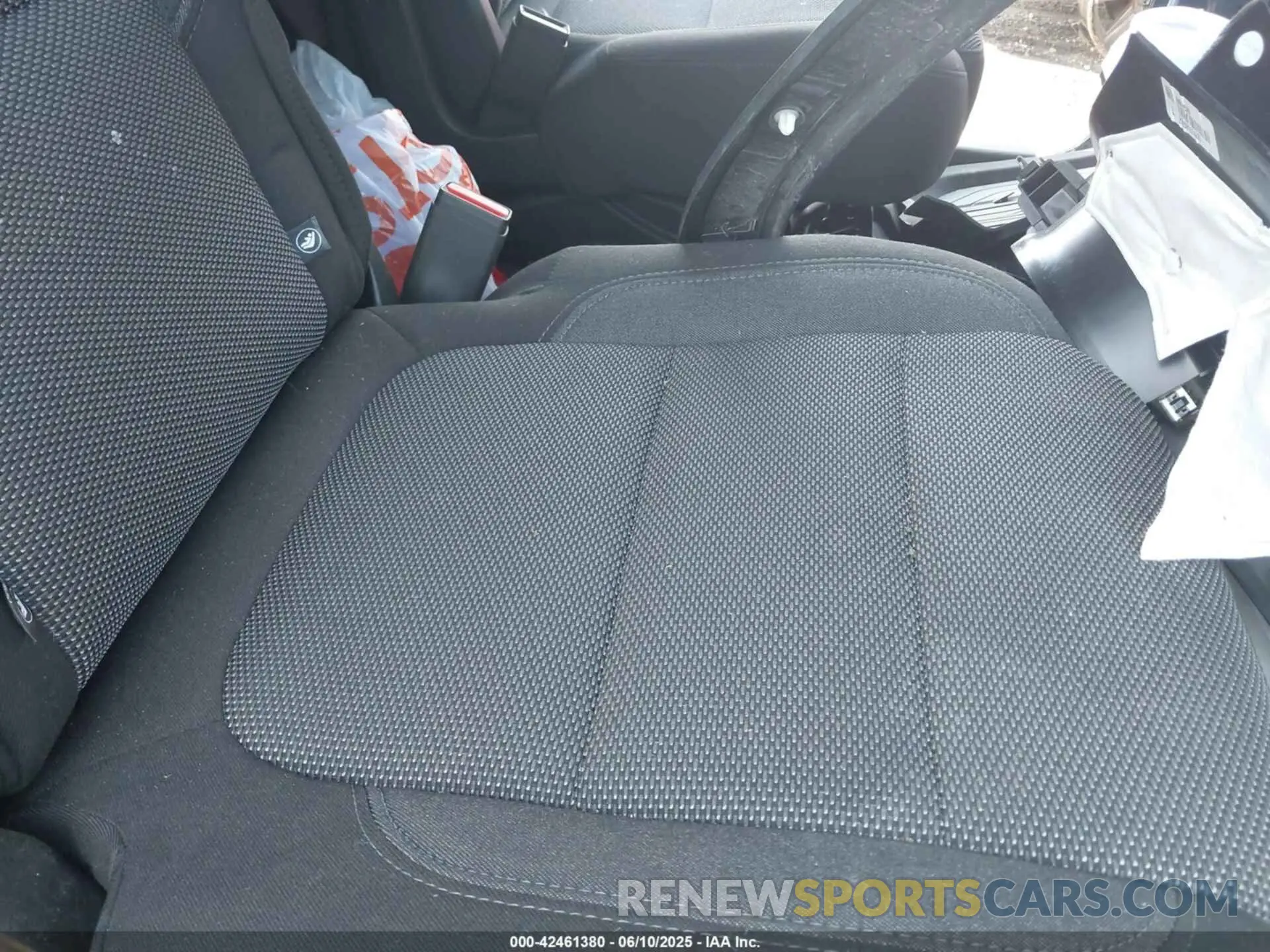 8 Photograph of a damaged car 1GNERGKW9PJ255392 CHEVROLET TRAVERSE 2023