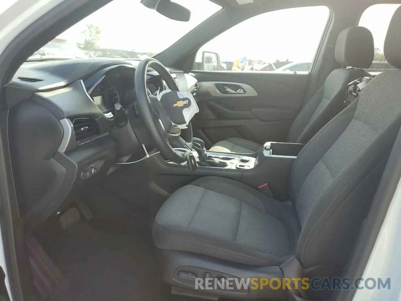 7 Photograph of a damaged car 1GNERGKWXPJ147718 CHEVROLET TRAVERSE 2023
