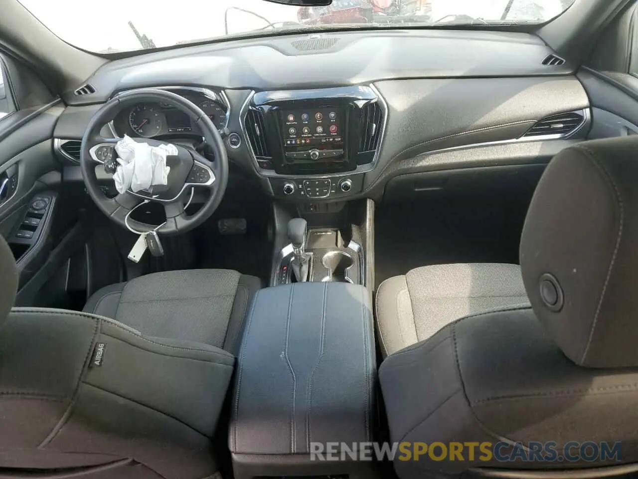 8 Photograph of a damaged car 1GNERGKWXPJ147718 CHEVROLET TRAVERSE 2023