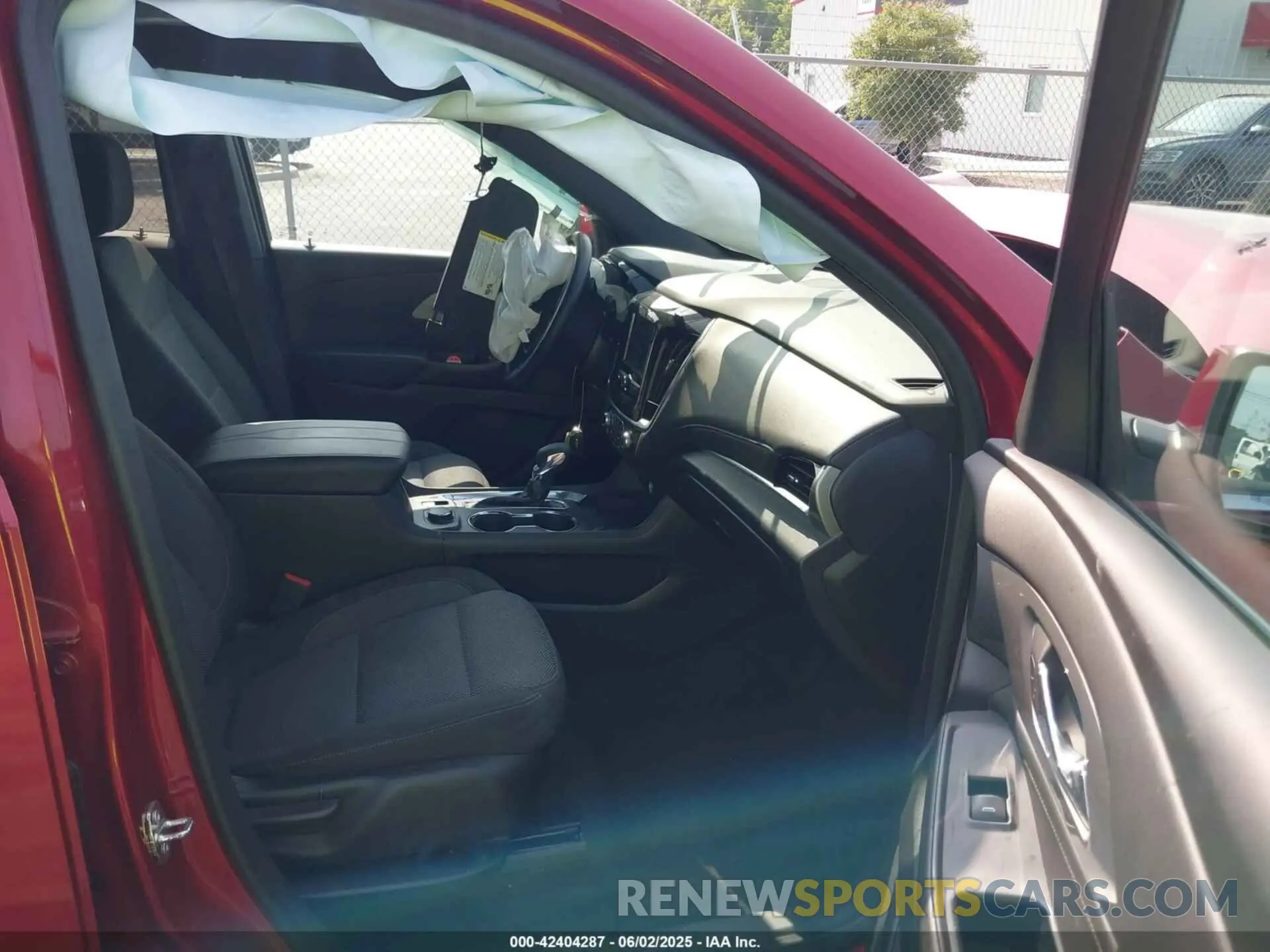 5 Photograph of a damaged car 1GNERGKWXPJ196658 CHEVROLET TRAVERSE 2023