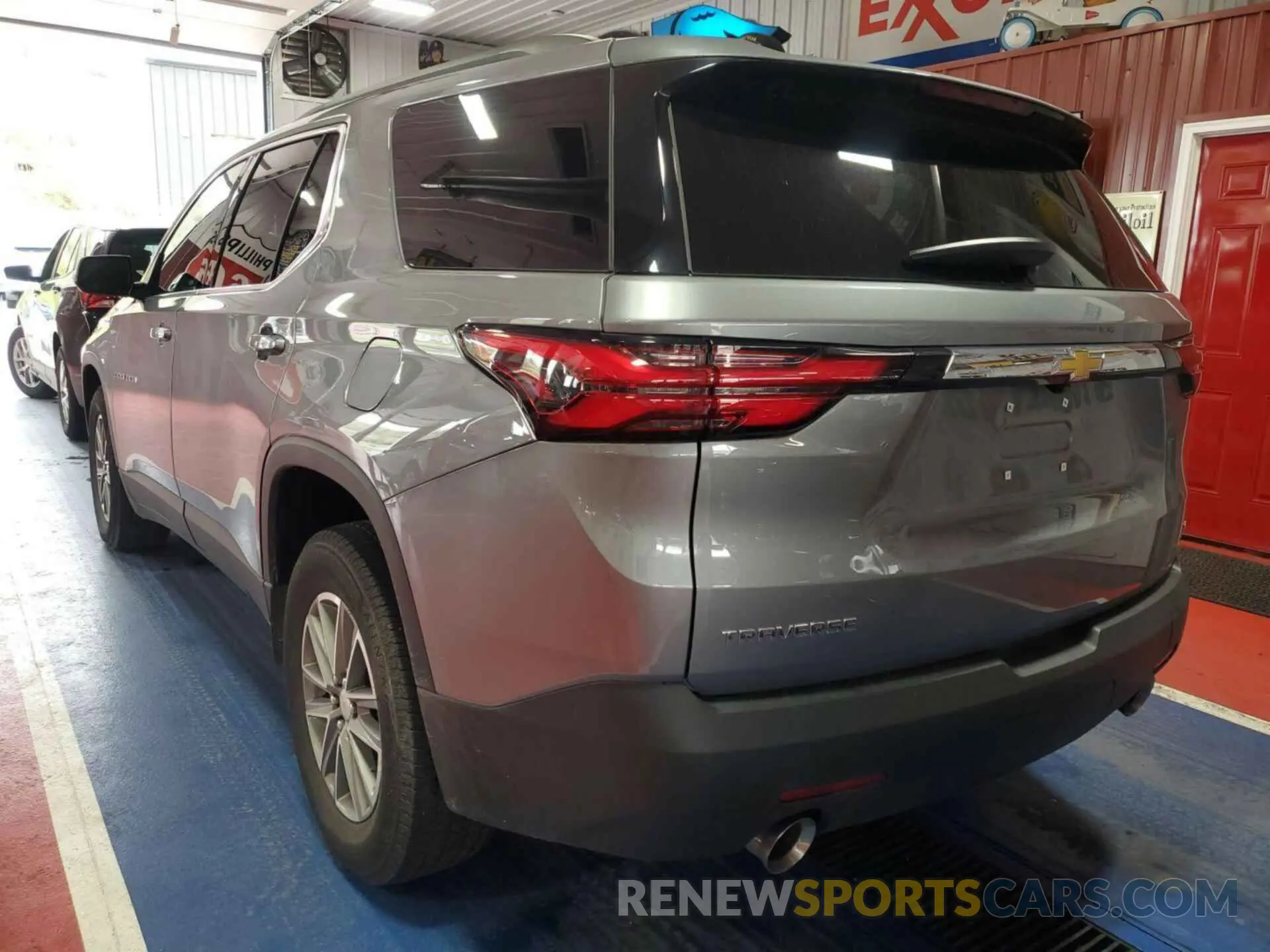 18 Photograph of a damaged car 1GNERGKWXPJ239055 CHEVROLET TRAVERSE 2023