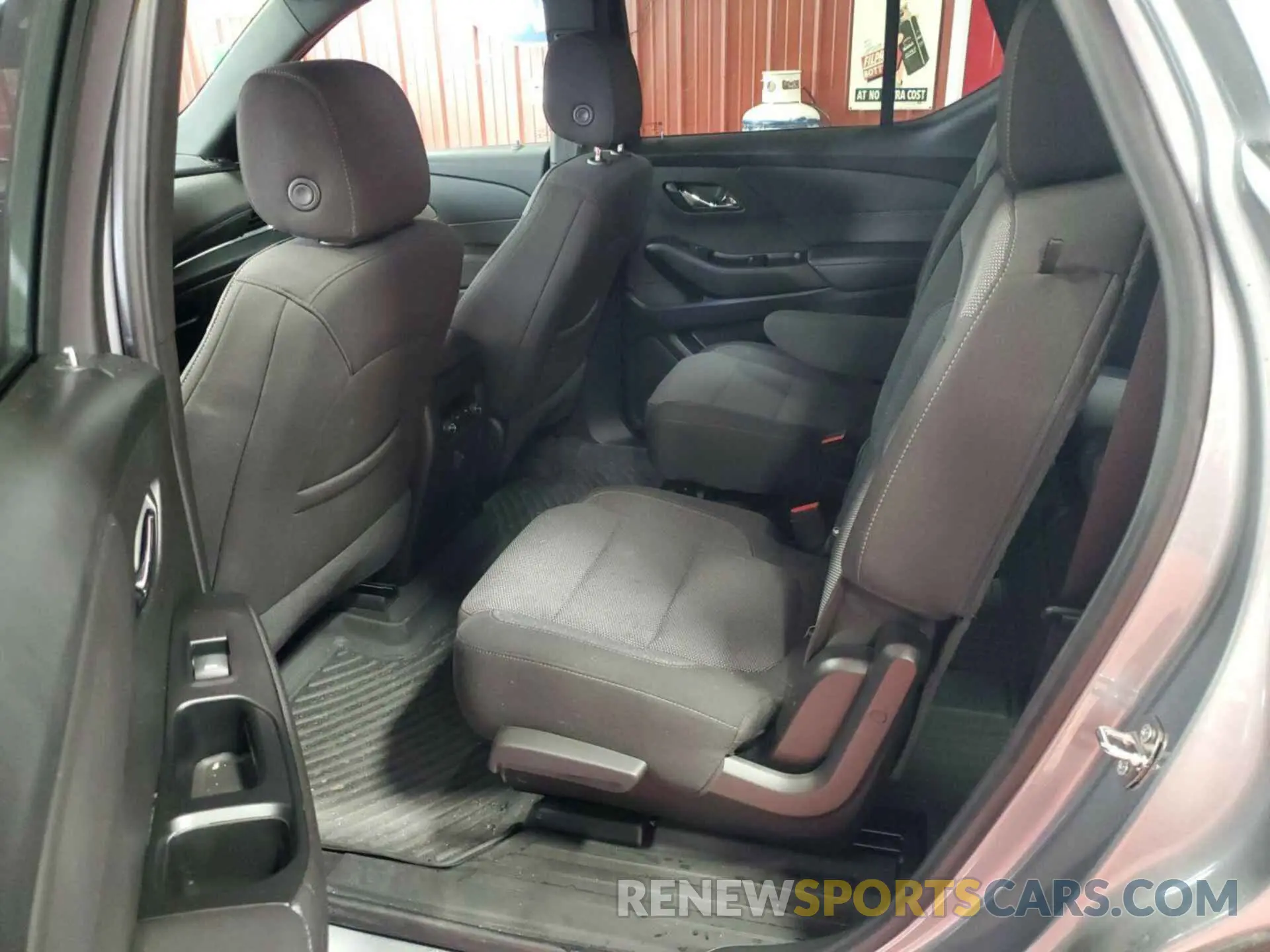 9 Photograph of a damaged car 1GNERGKWXPJ239055 CHEVROLET TRAVERSE 2023