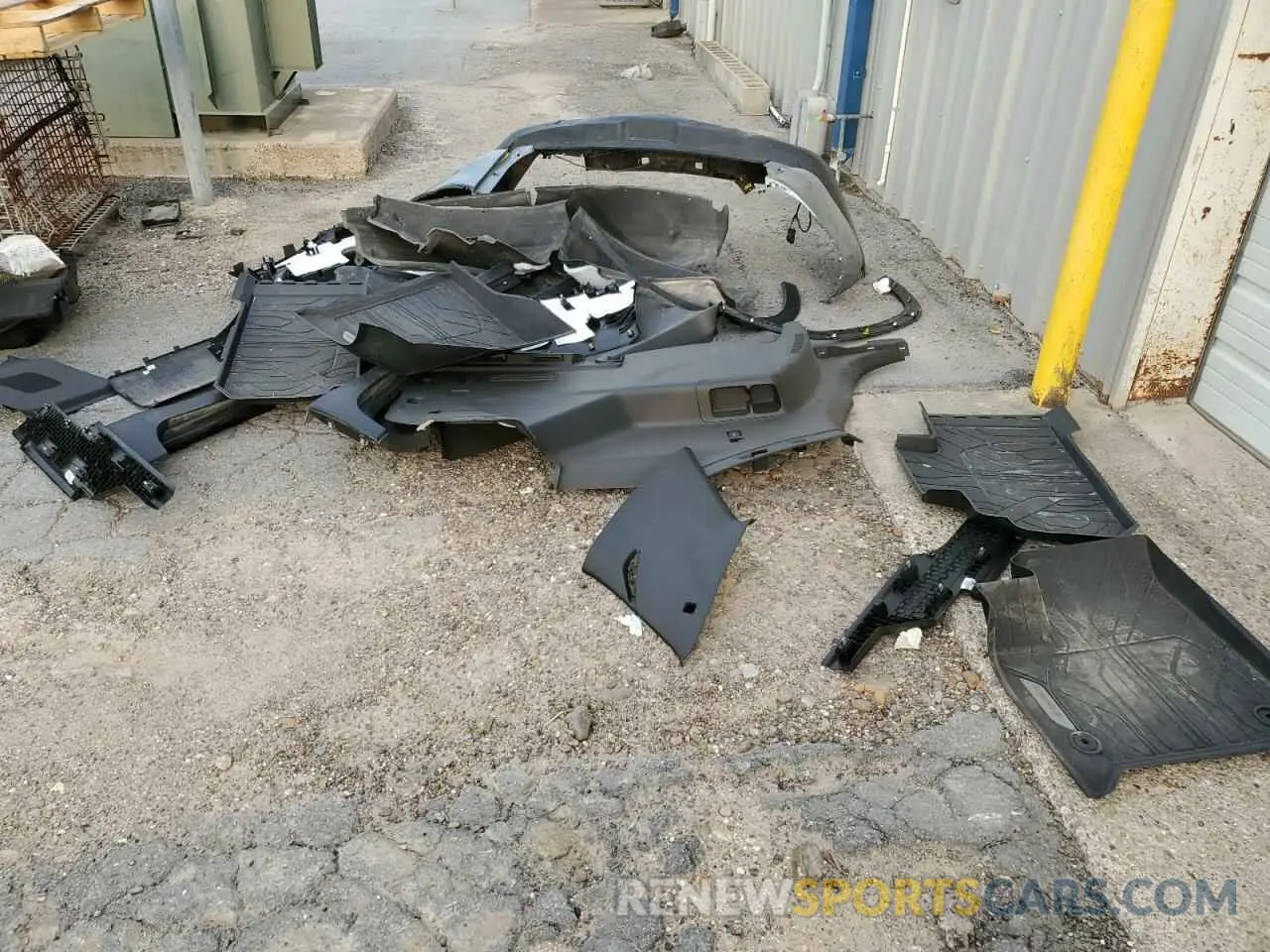 13 Photograph of a damaged car 1GNERHKW0PJ333063 CHEVROLET TRAVERSE 2023