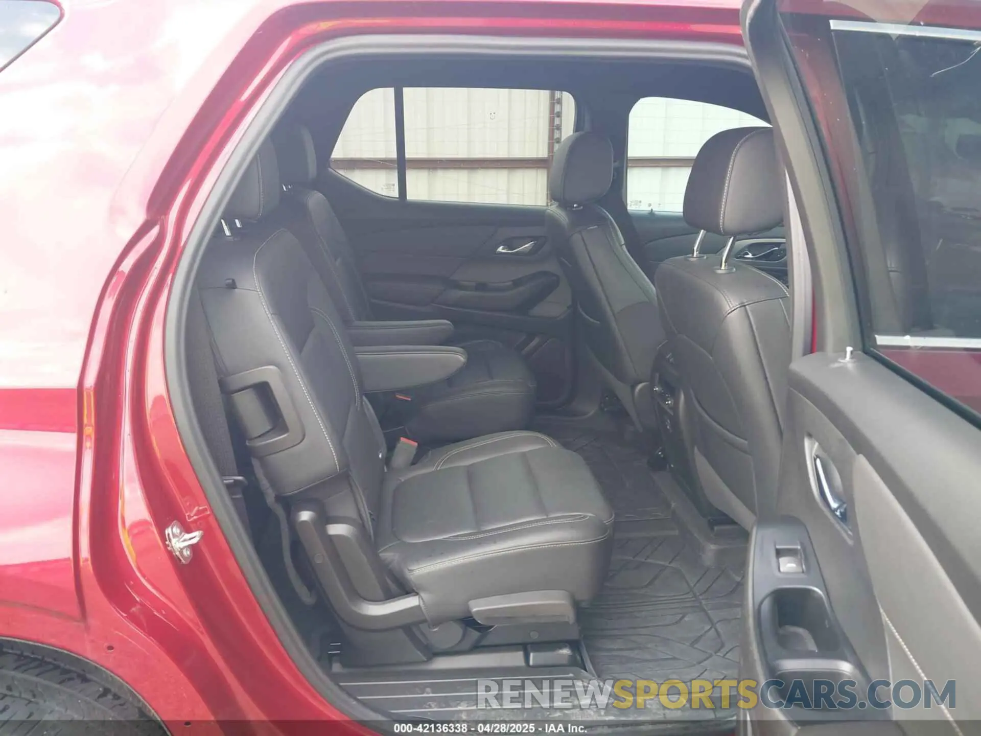 8 Photograph of a damaged car 1GNERHKW9PJ203184 CHEVROLET TRAVERSE 2023