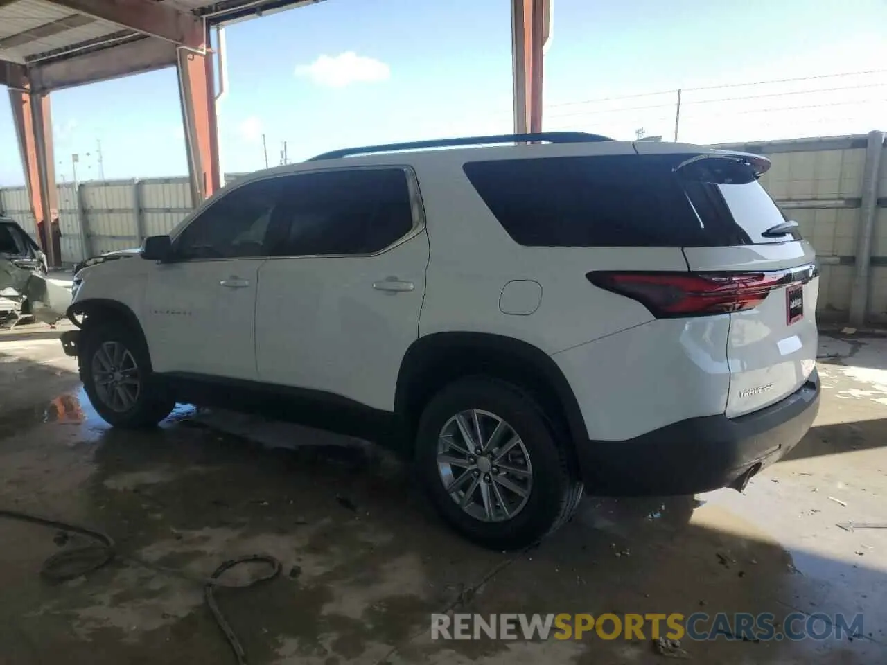 2 Photograph of a damaged car 1GNERHKWXPJ138314 CHEVROLET TRAVERSE 2023