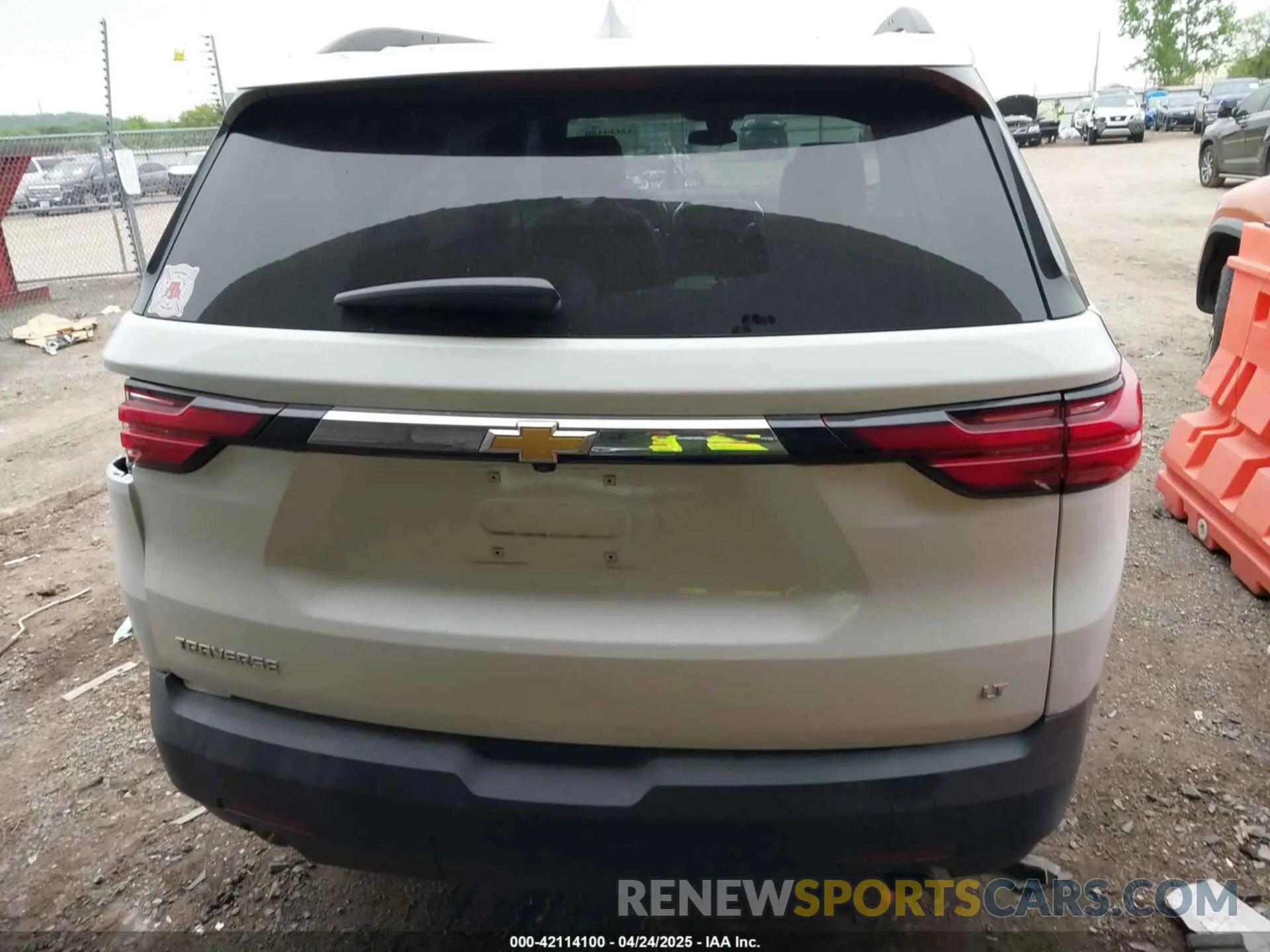 17 Photograph of a damaged car 1GNERHKWXPJ194379 CHEVROLET TRAVERSE 2023
