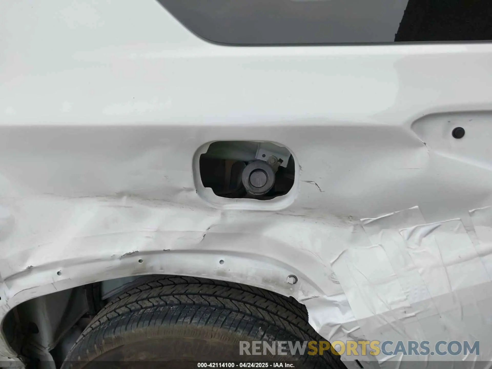 21 Photograph of a damaged car 1GNERHKWXPJ194379 CHEVROLET TRAVERSE 2023
