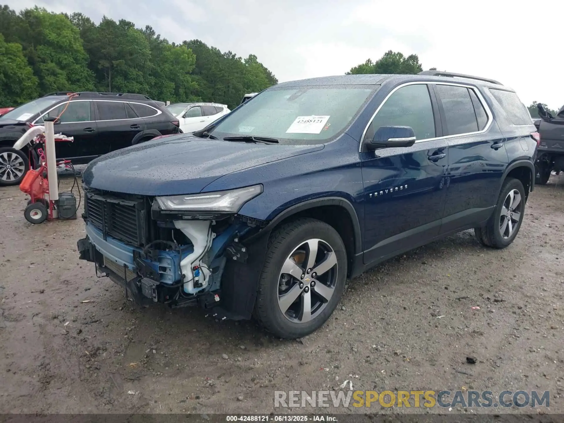 2 Photograph of a damaged car 1GNERHKWXPJ215327 CHEVROLET TRAVERSE 2023