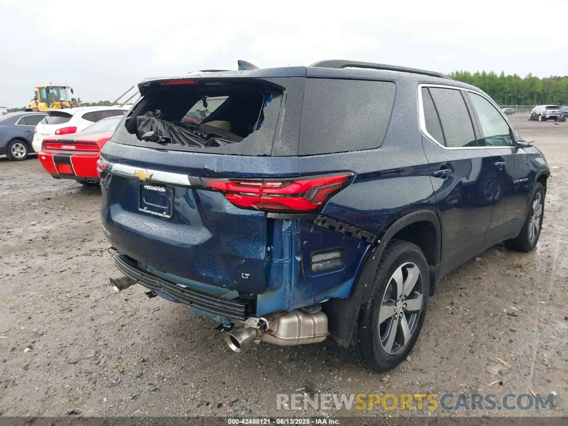 4 Photograph of a damaged car 1GNERHKWXPJ215327 CHEVROLET TRAVERSE 2023