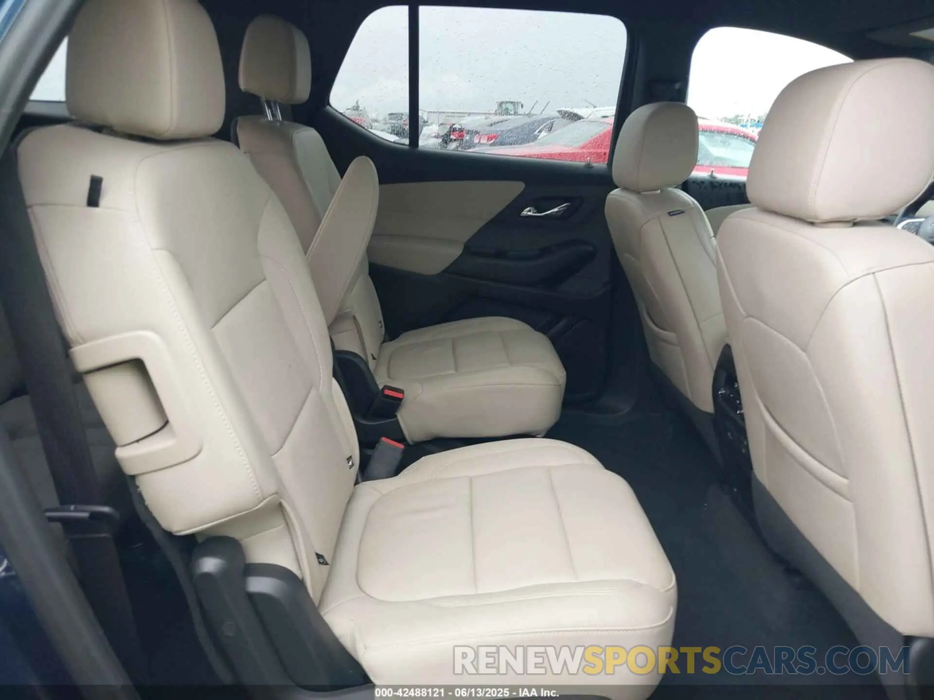8 Photograph of a damaged car 1GNERHKWXPJ215327 CHEVROLET TRAVERSE 2023