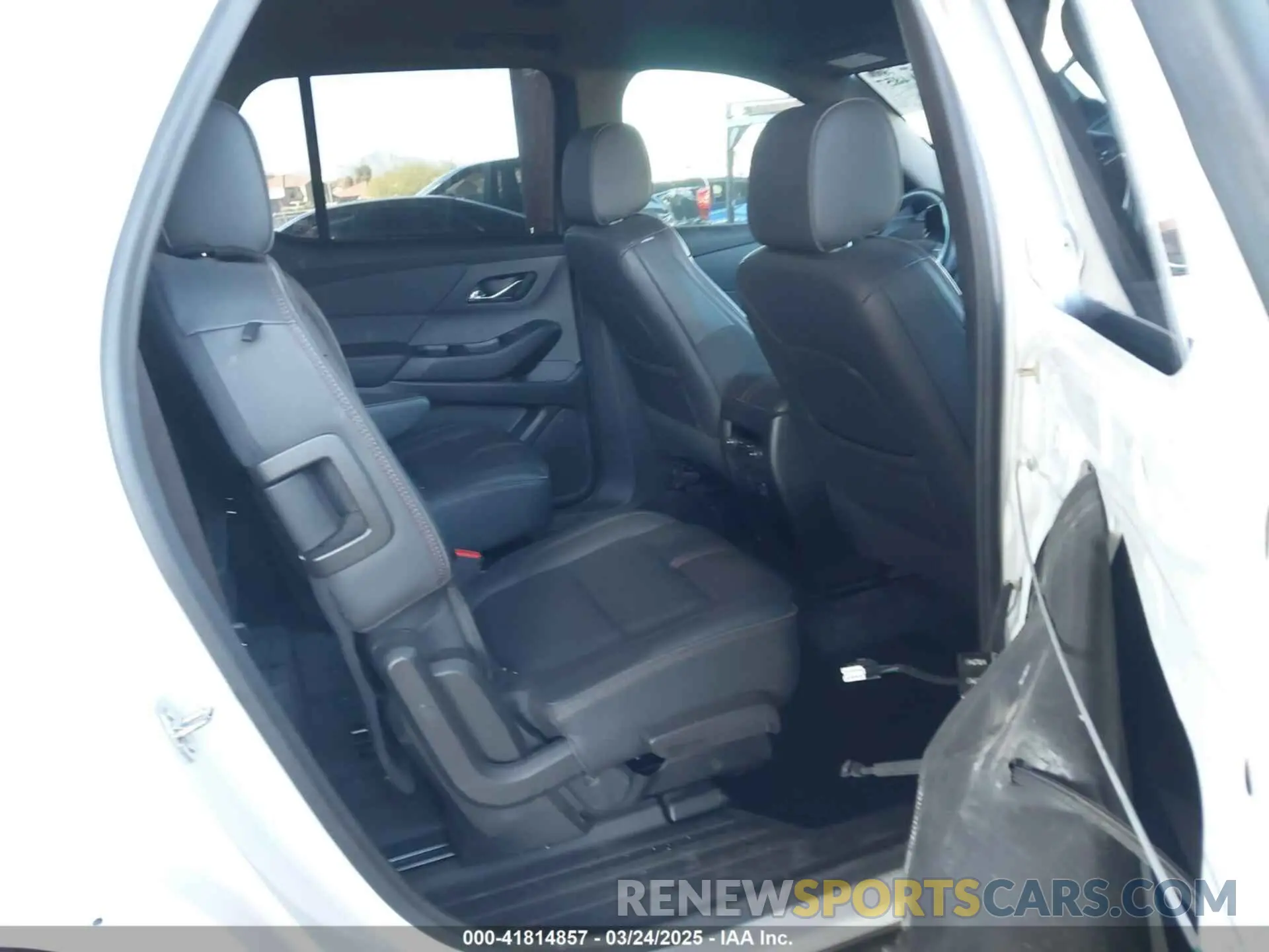 8 Photograph of a damaged car 1GNERJKW7PJ230813 CHEVROLET TRAVERSE 2023