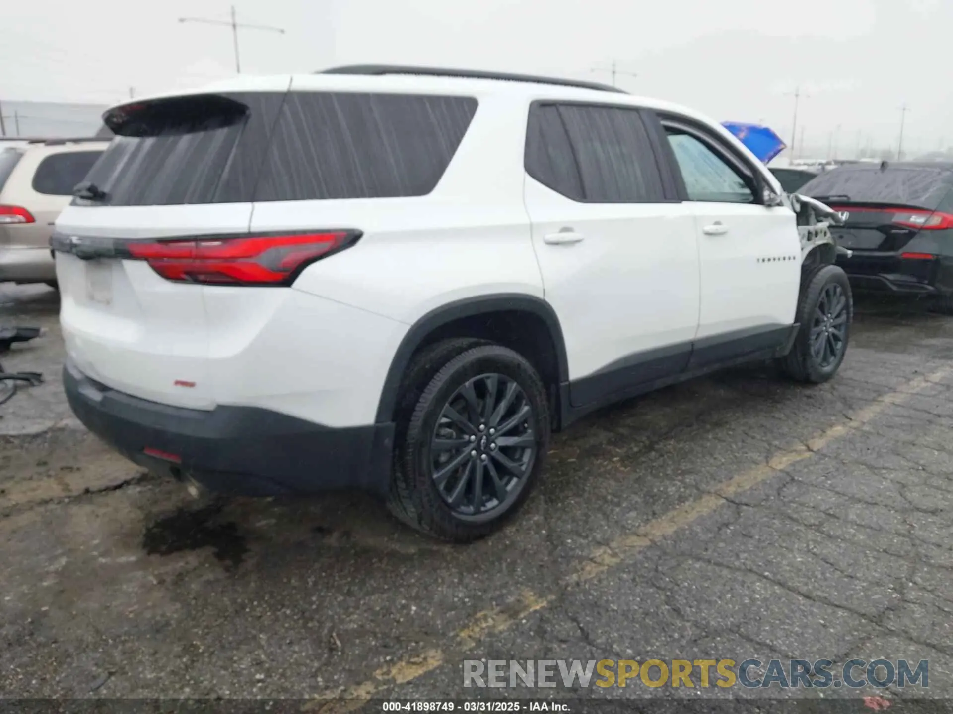 4 Photograph of a damaged car 1GNERJKWXPJ161017 CHEVROLET TRAVERSE 2023