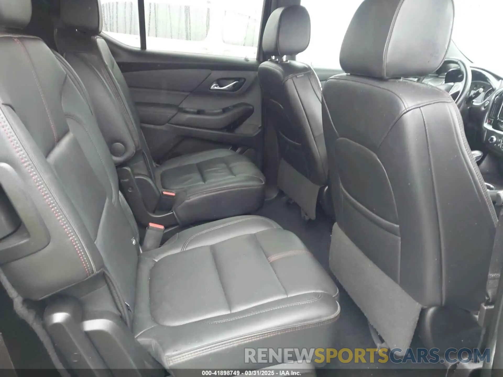 8 Photograph of a damaged car 1GNERJKWXPJ161017 CHEVROLET TRAVERSE 2023