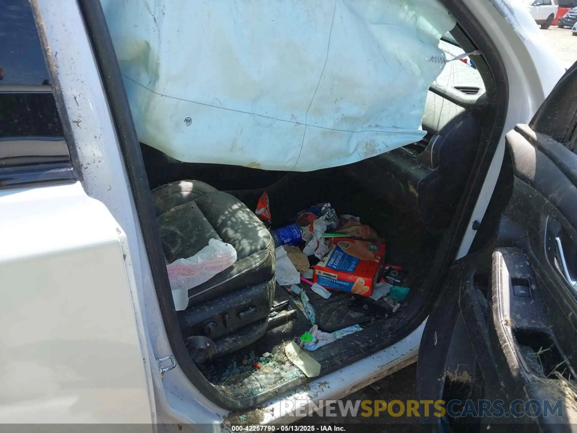 5 Photograph of a damaged car 1GNERKKW2PJ308520 CHEVROLET TRAVERSE 2023
