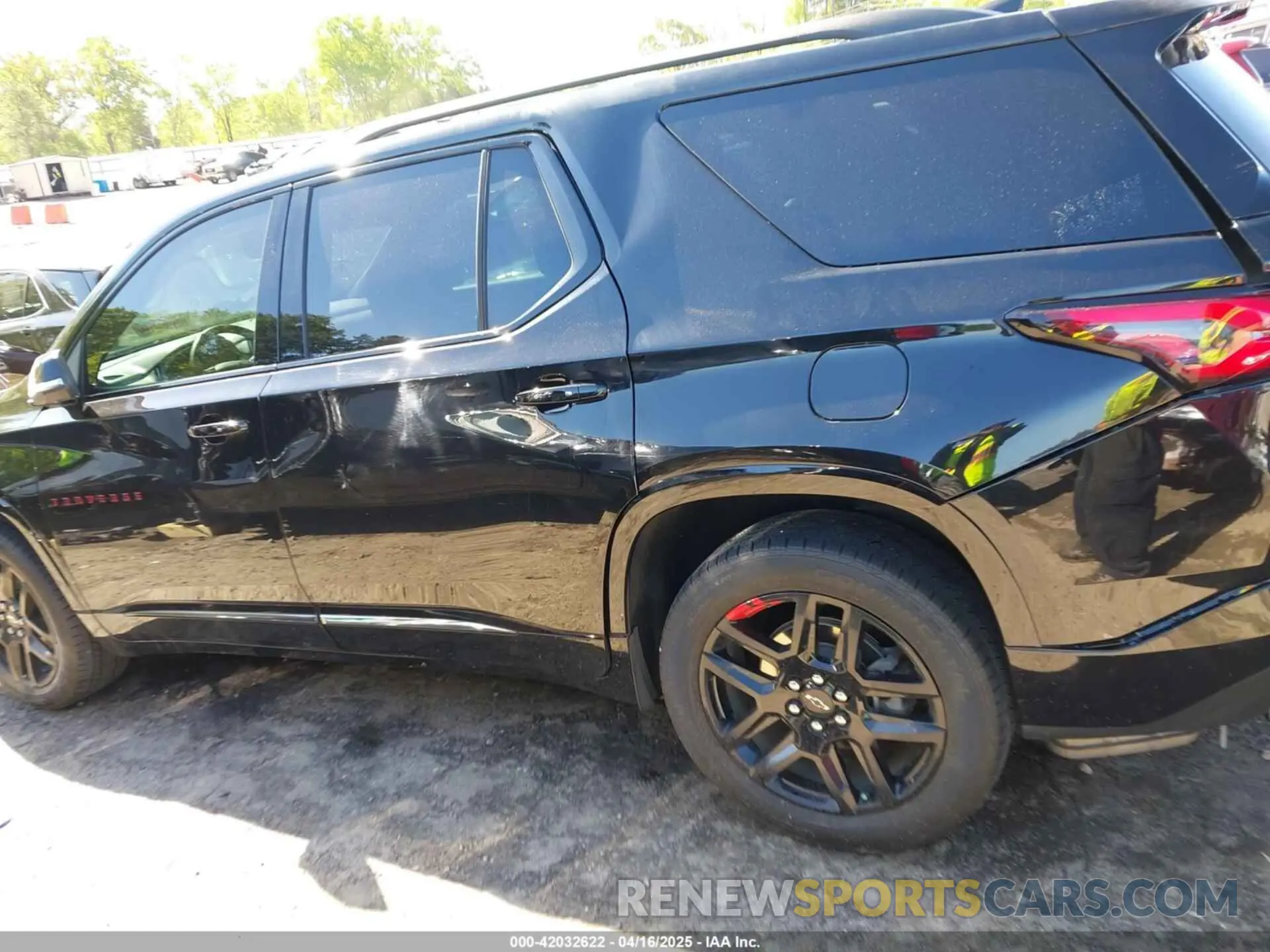 14 Photograph of a damaged car 1GNERKKW5PJ128805 CHEVROLET TRAVERSE 2023
