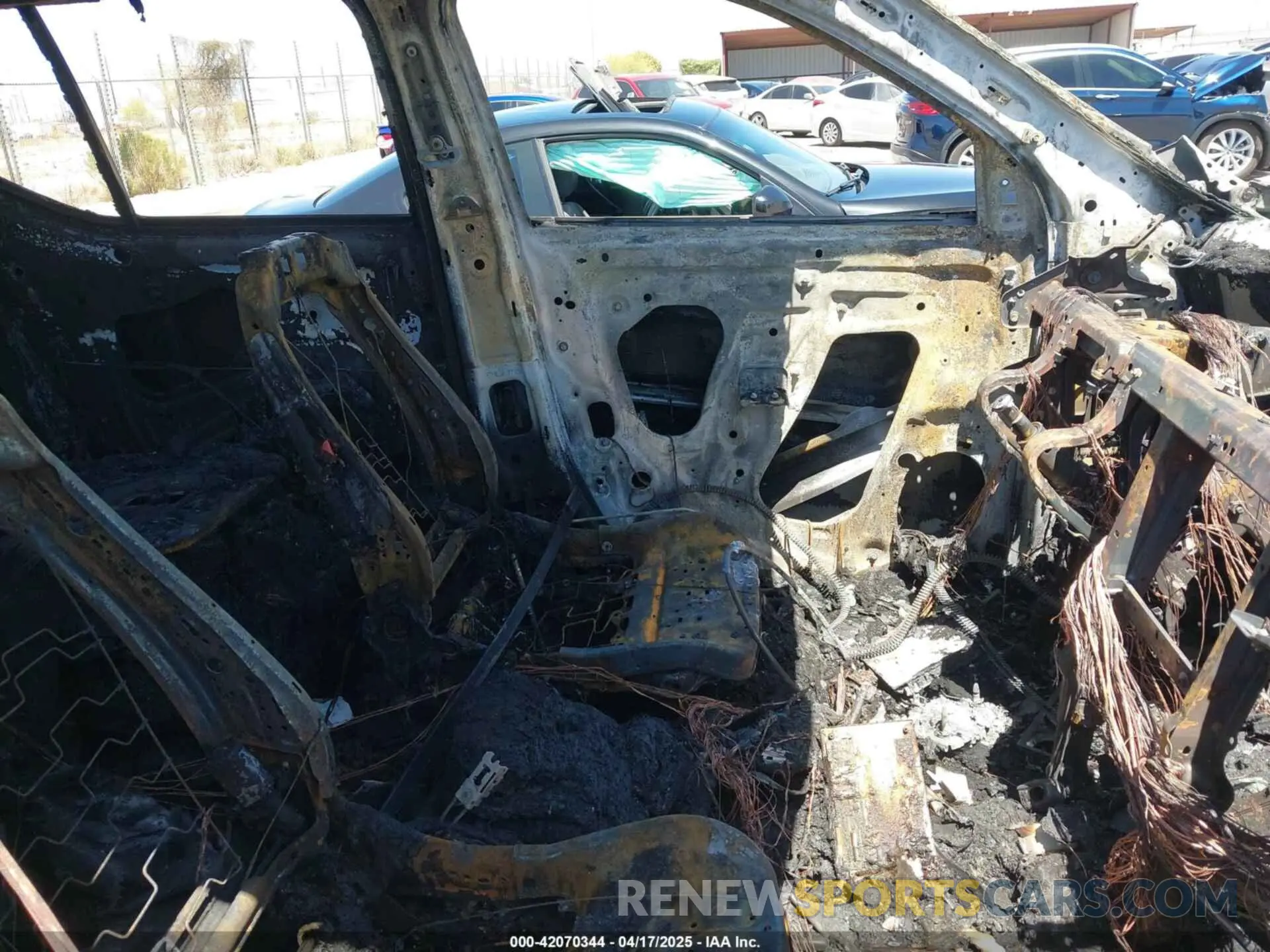 5 Photograph of a damaged car 1GNERKKW7PJ314975 CHEVROLET TRAVERSE 2023