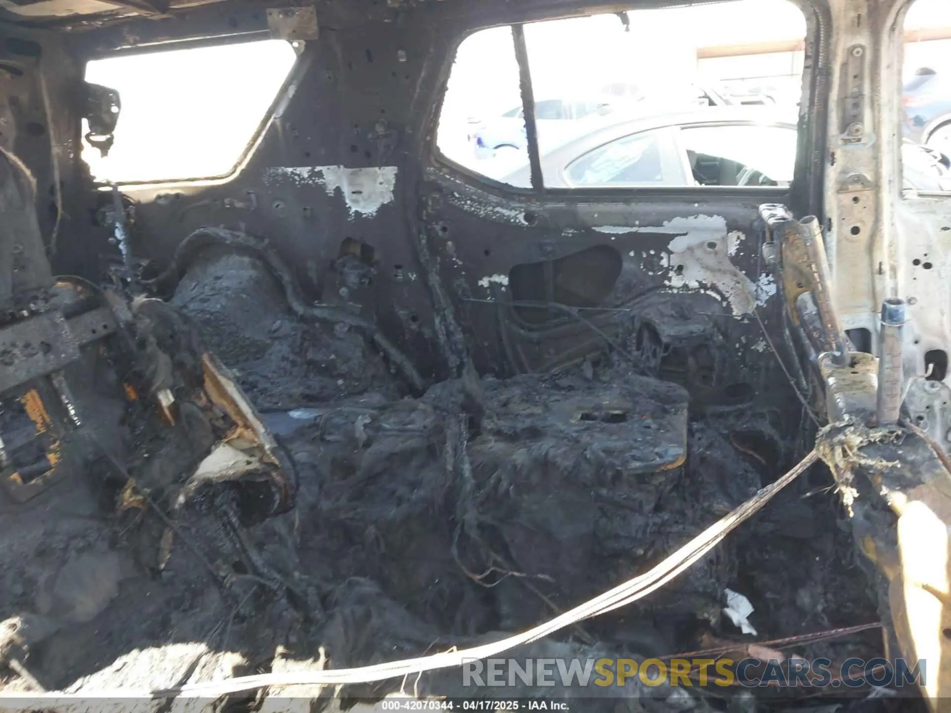 8 Photograph of a damaged car 1GNERKKW7PJ314975 CHEVROLET TRAVERSE 2023