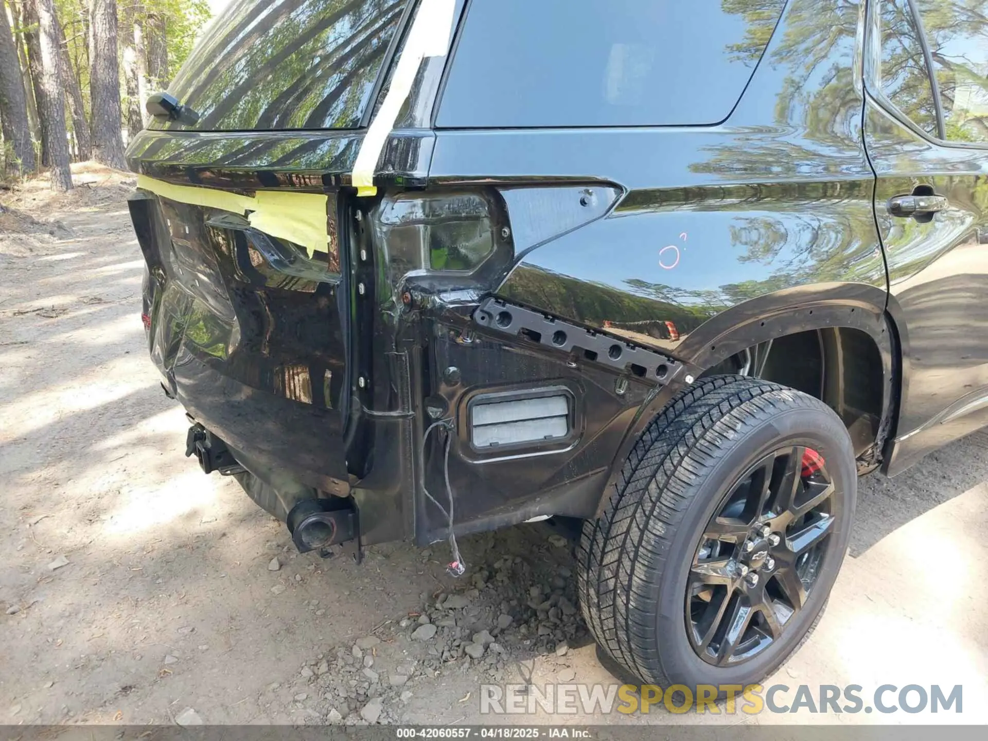 19 Photograph of a damaged car 1GNERKKW8PJ334863 CHEVROLET TRAVERSE 2023