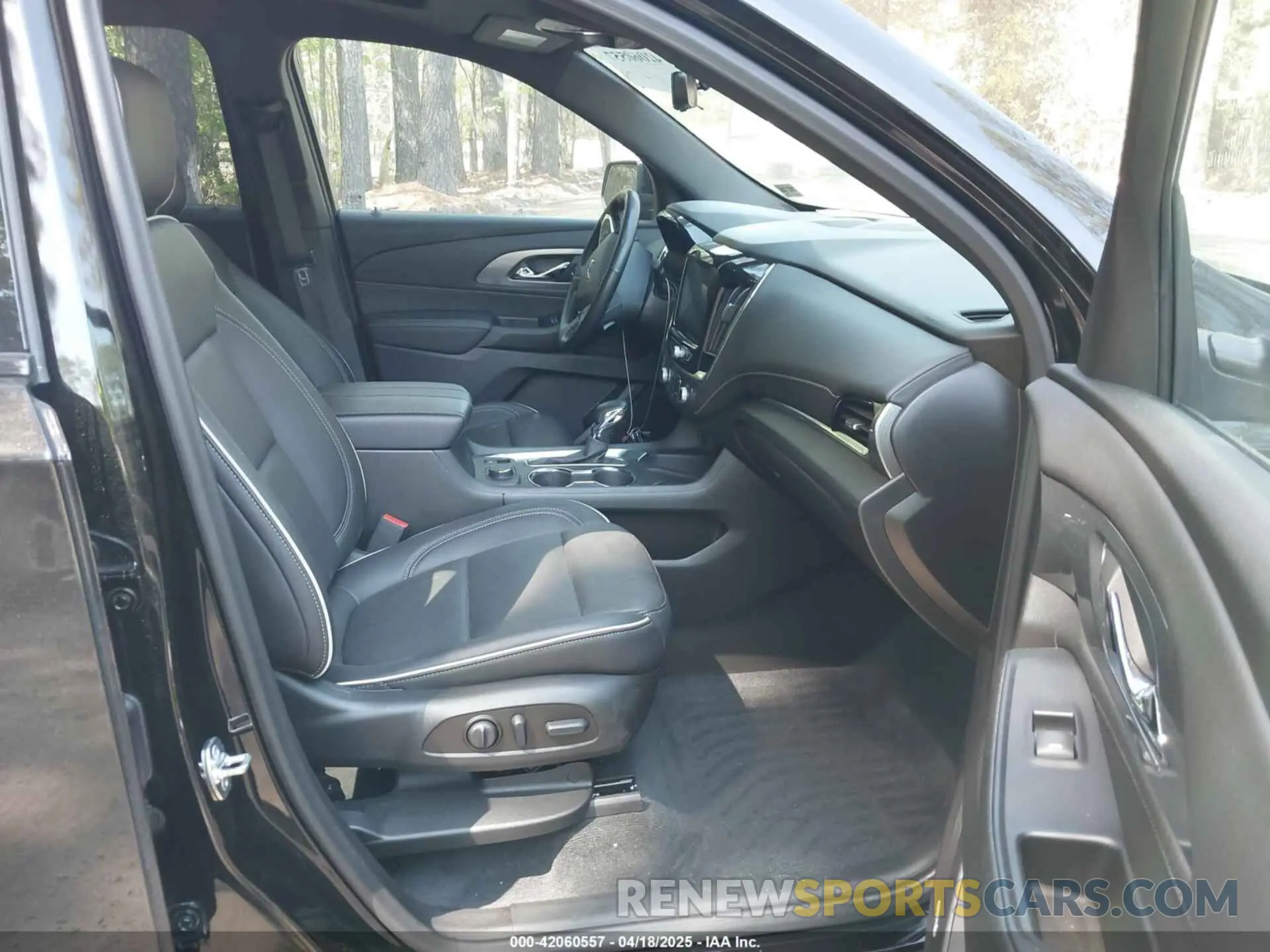 5 Photograph of a damaged car 1GNERKKW8PJ334863 CHEVROLET TRAVERSE 2023