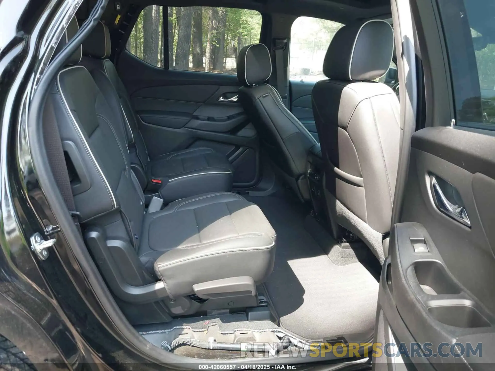 8 Photograph of a damaged car 1GNERKKW8PJ334863 CHEVROLET TRAVERSE 2023
