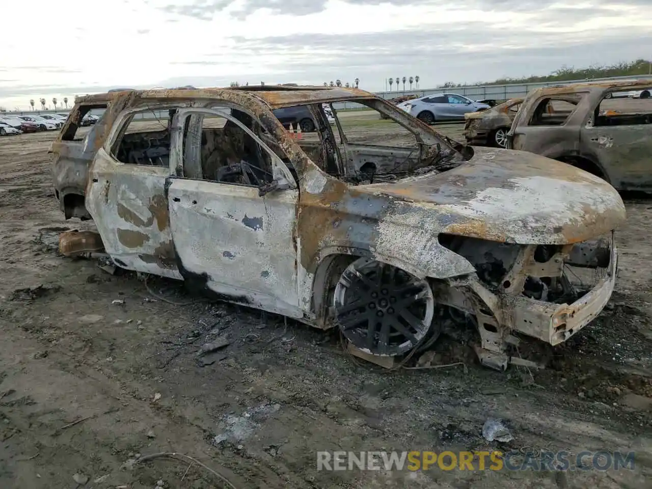 4 Photograph of a damaged car 1GNERNKW0PJ181932 CHEVROLET TRAVERSE 2023