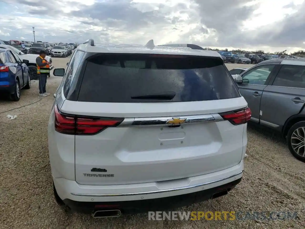 6 Photograph of a damaged car 1GNERNKW7PJ251376 CHEVROLET TRAVERSE 2023