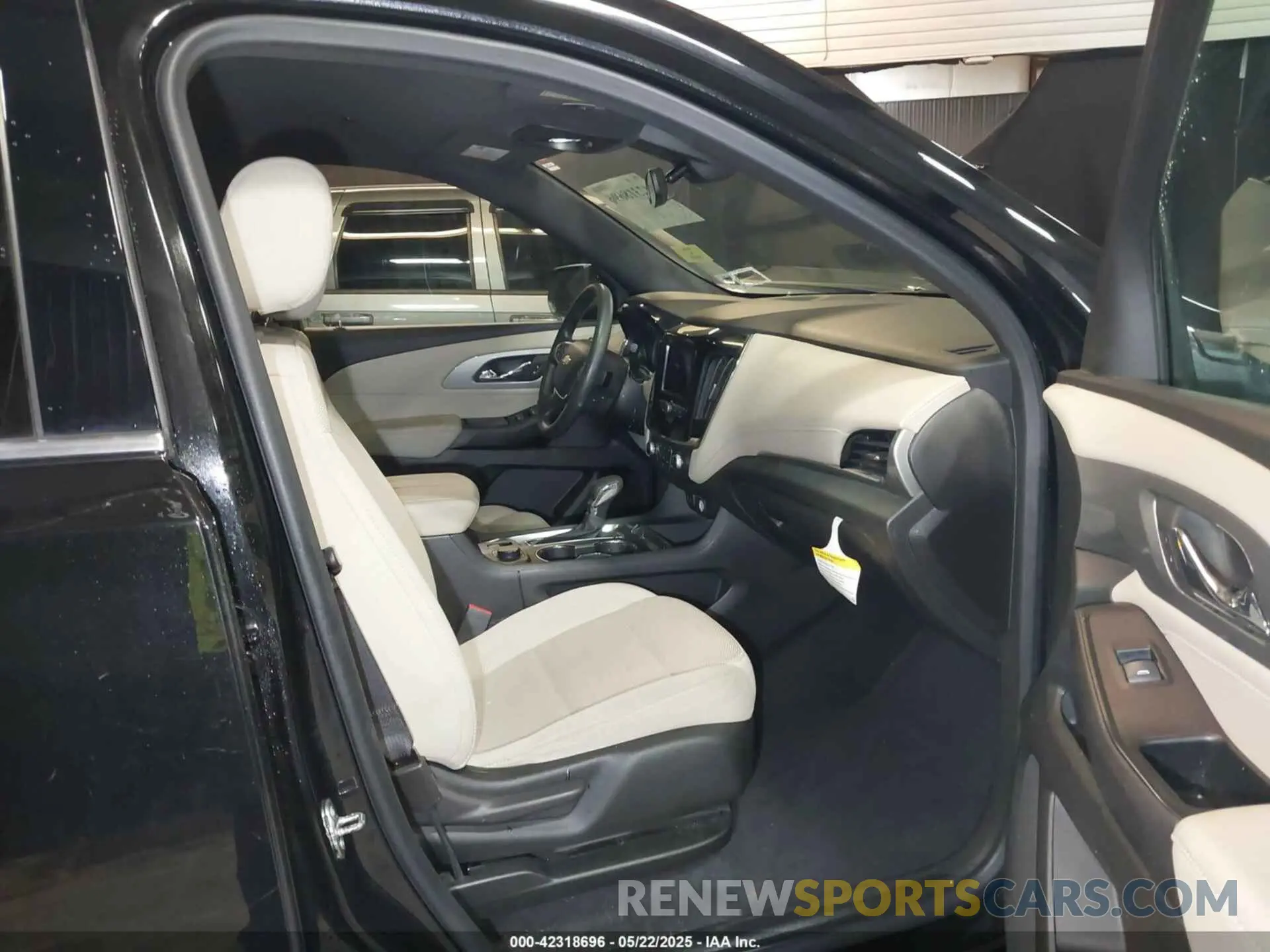 5 Photograph of a damaged car 1GNEVFKW4PJ206915 CHEVROLET TRAVERSE 2023