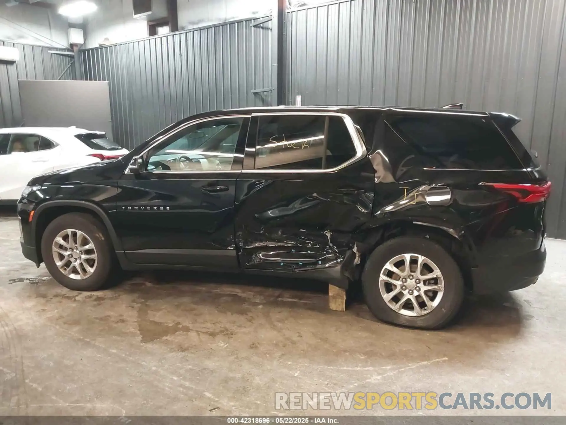 6 Photograph of a damaged car 1GNEVFKW4PJ206915 CHEVROLET TRAVERSE 2023