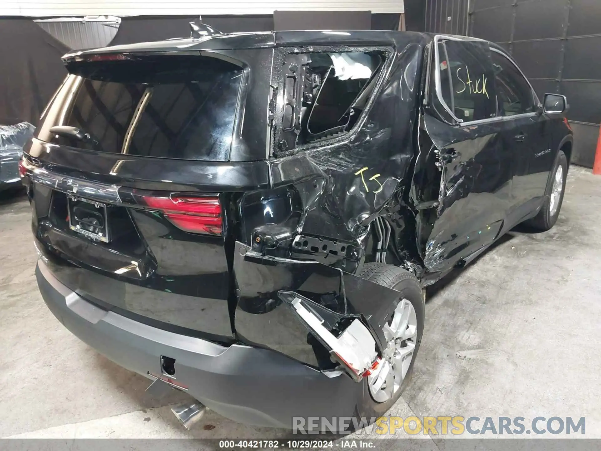 4 Photograph of a damaged car 1GNEVFKW8PJ207212 CHEVROLET TRAVERSE 2023