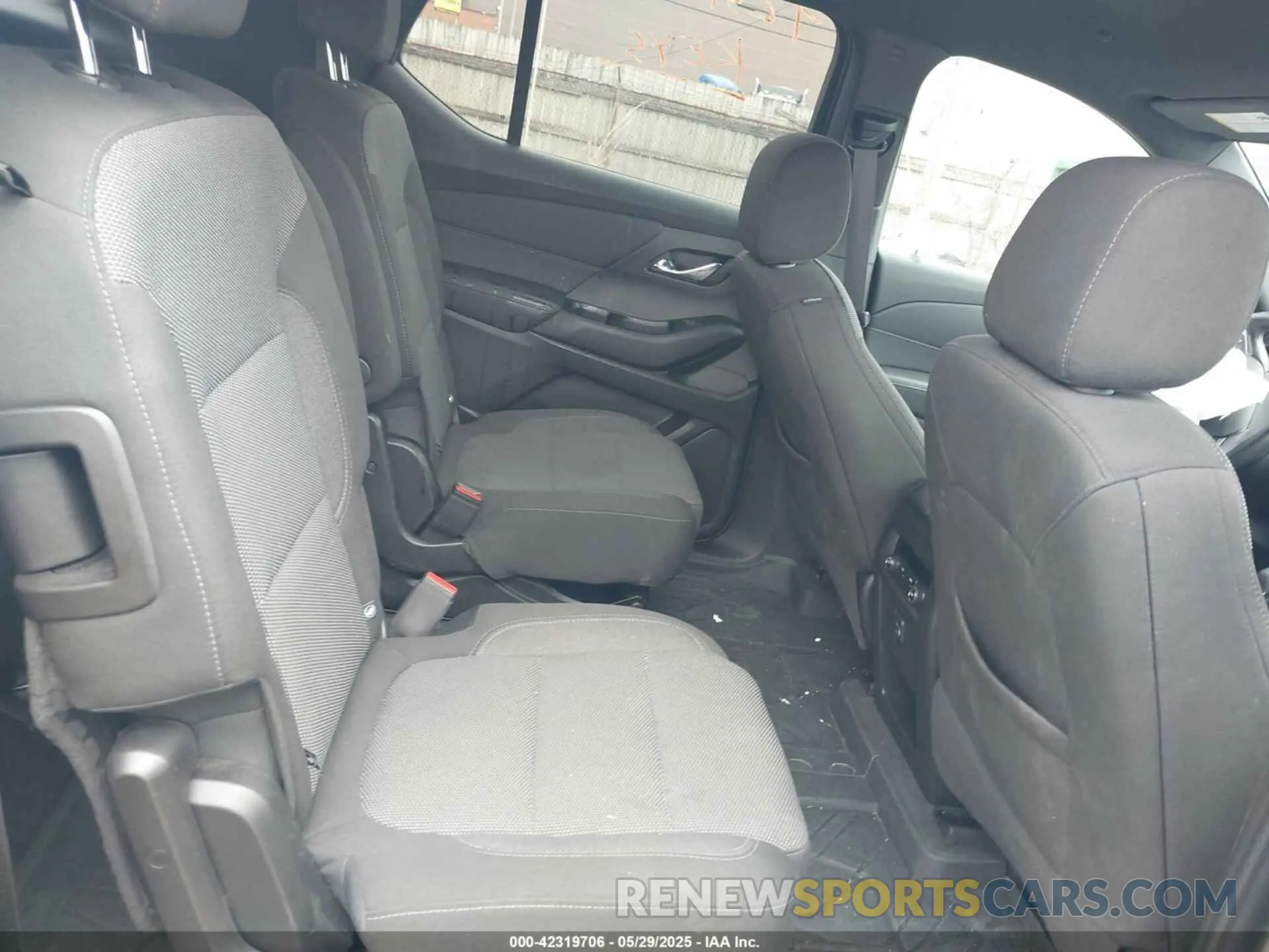 8 Photograph of a damaged car 1GNEVGKW0PJ301882 CHEVROLET TRAVERSE 2023