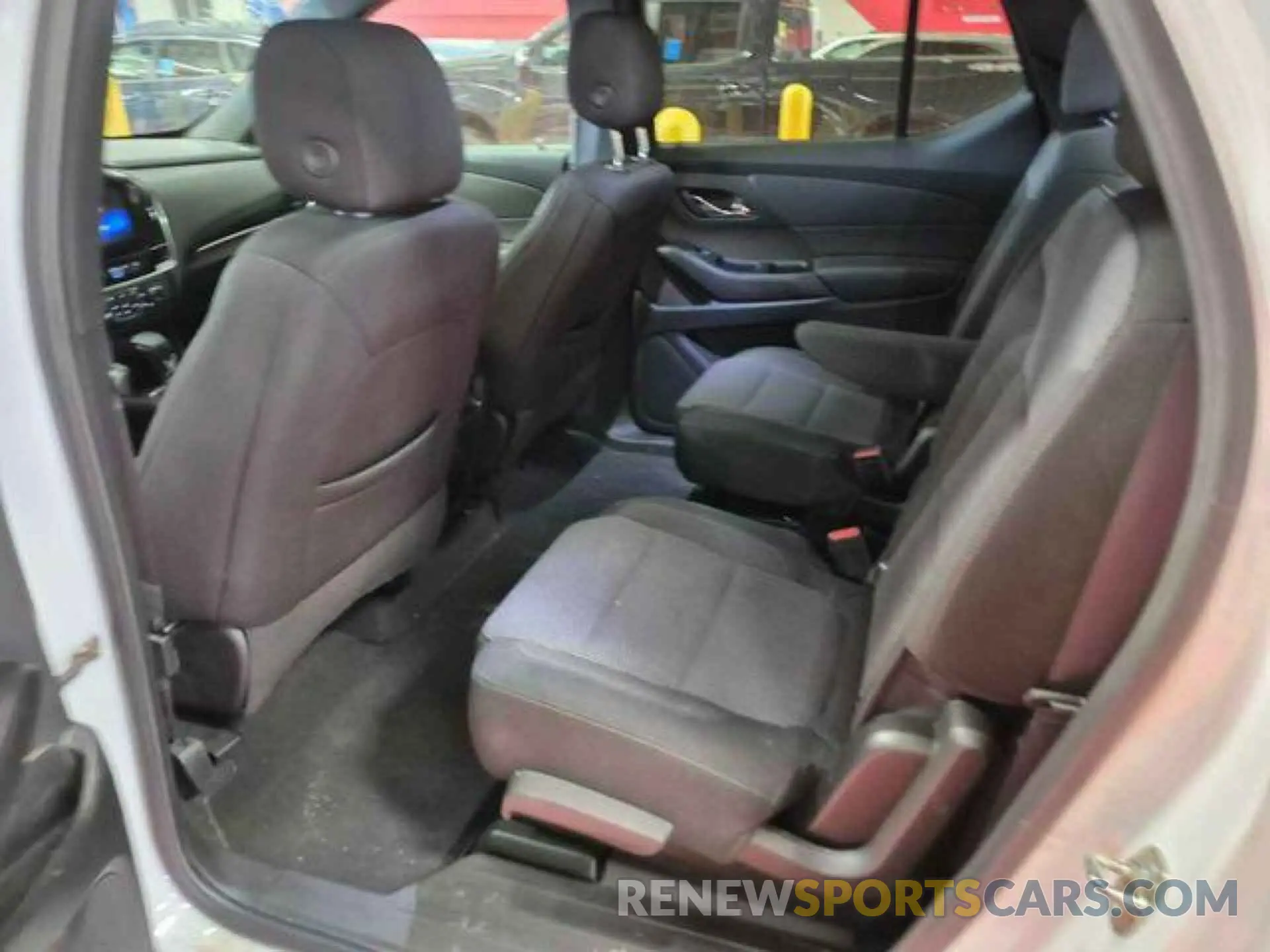 8 Photograph of a damaged car 1GNEVGKW1PJ293369 CHEVROLET TRAVERSE 2023