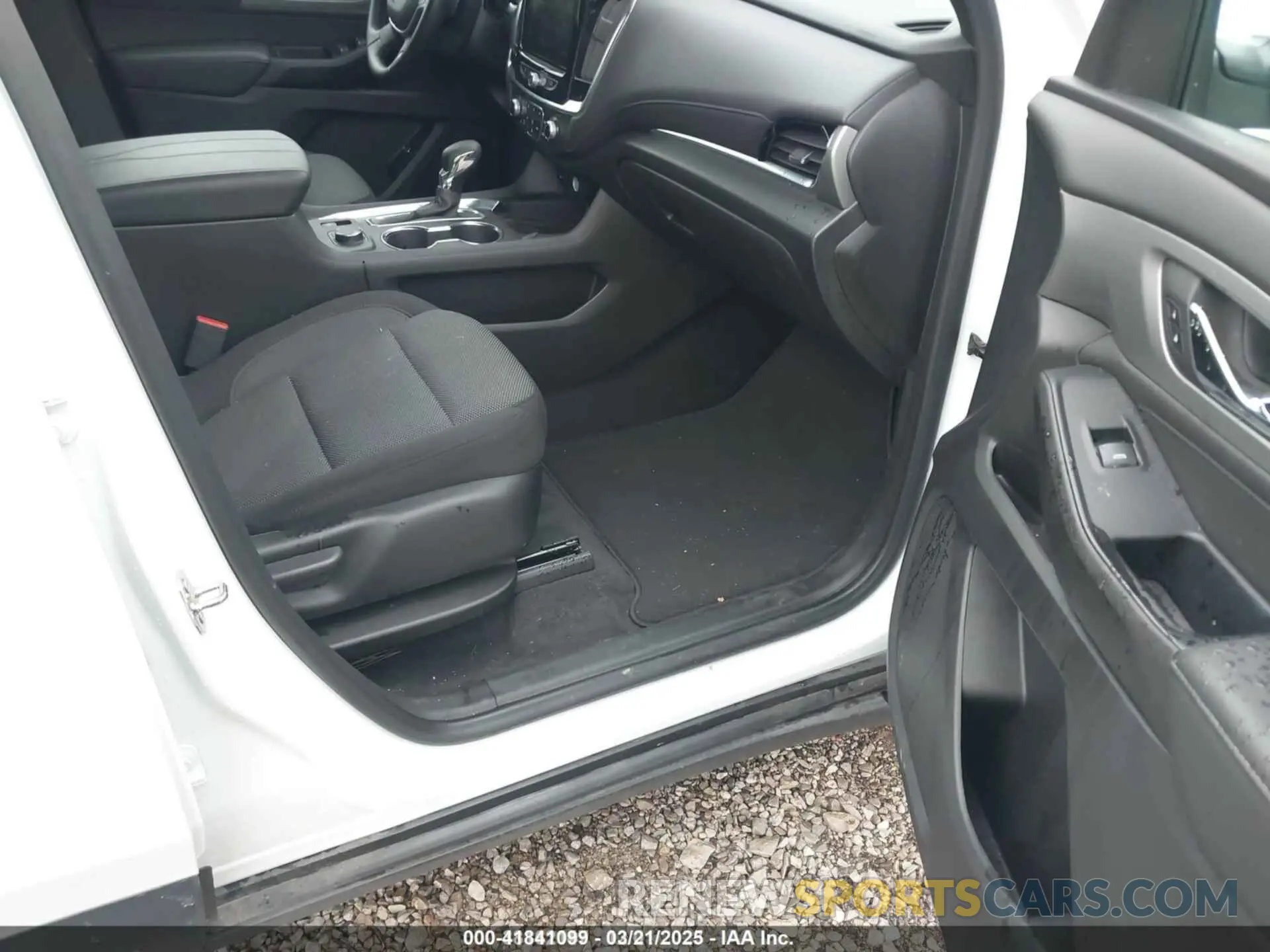 5 Photograph of a damaged car 1GNEVGKW2PJ135025 CHEVROLET TRAVERSE 2023