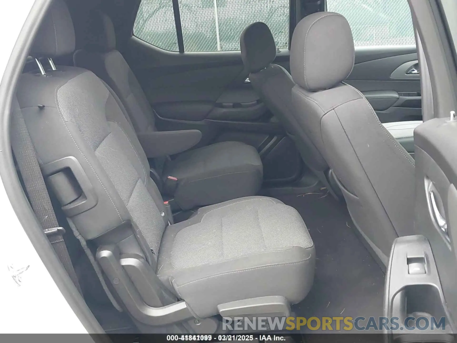 8 Photograph of a damaged car 1GNEVGKW2PJ135025 CHEVROLET TRAVERSE 2023