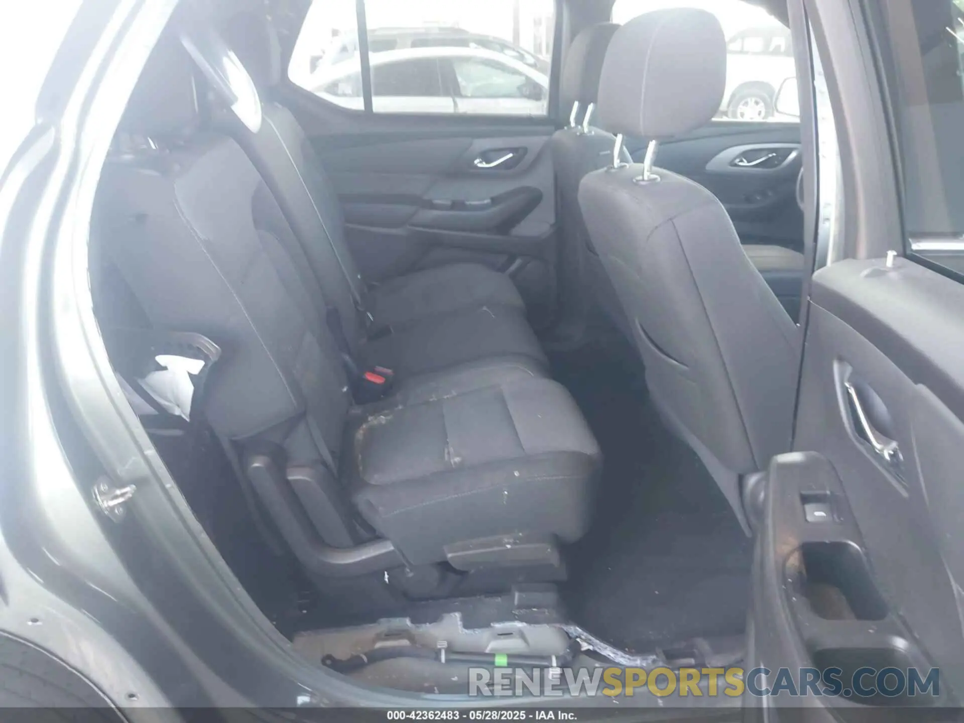 8 Photograph of a damaged car 1GNEVGKW2PJ149457 CHEVROLET TRAVERSE 2023