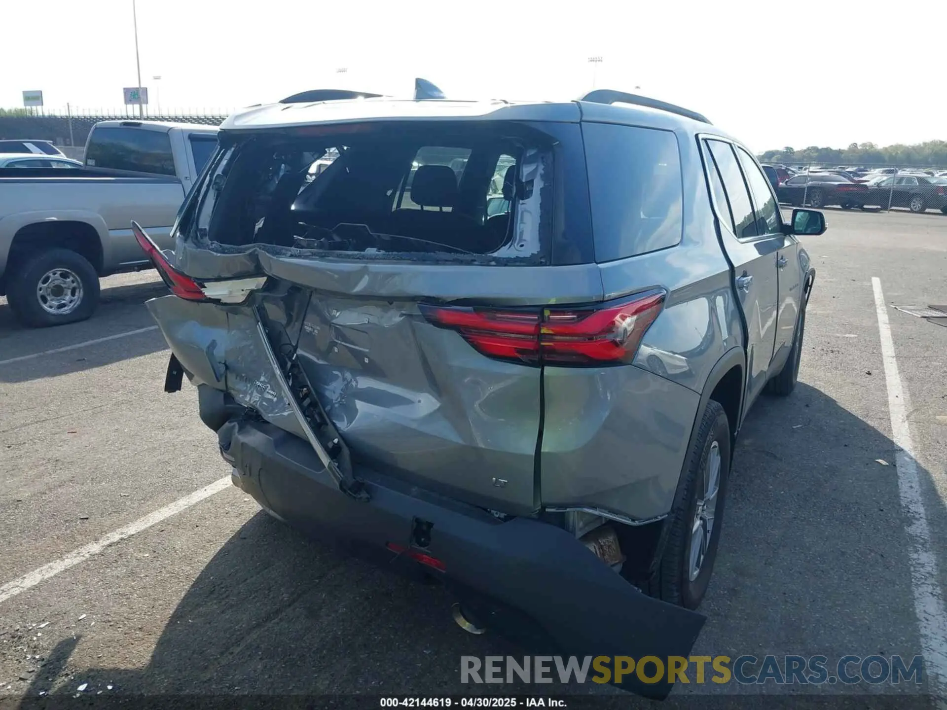 4 Photograph of a damaged car 1GNEVGKW3PJ336948 CHEVROLET TRAVERSE 2023