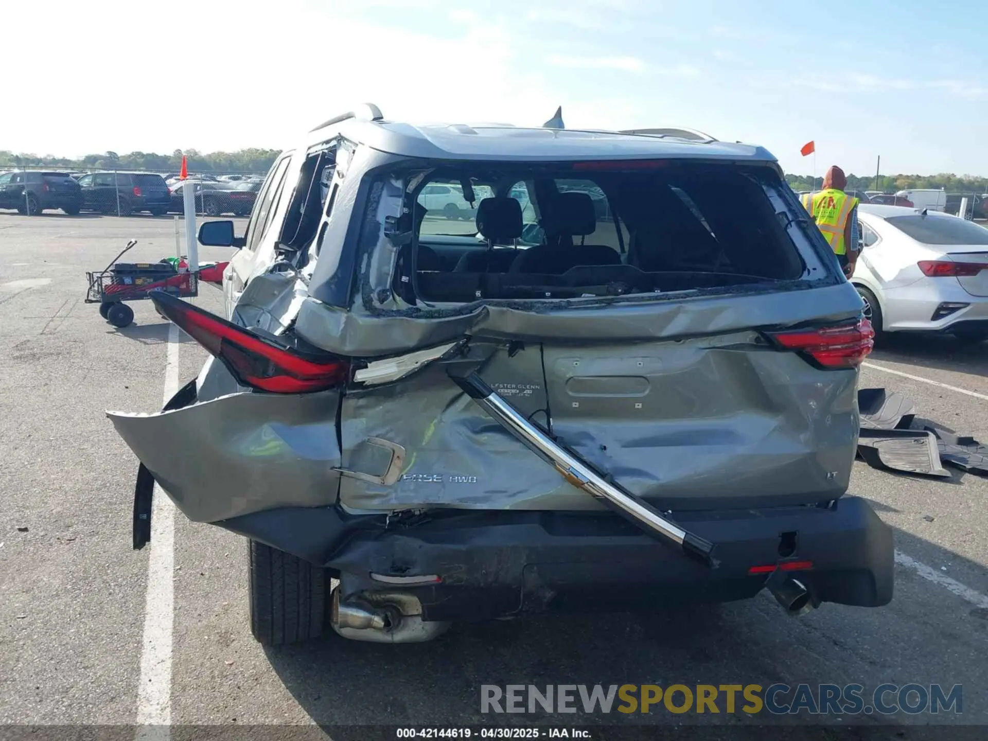 6 Photograph of a damaged car 1GNEVGKW3PJ336948 CHEVROLET TRAVERSE 2023