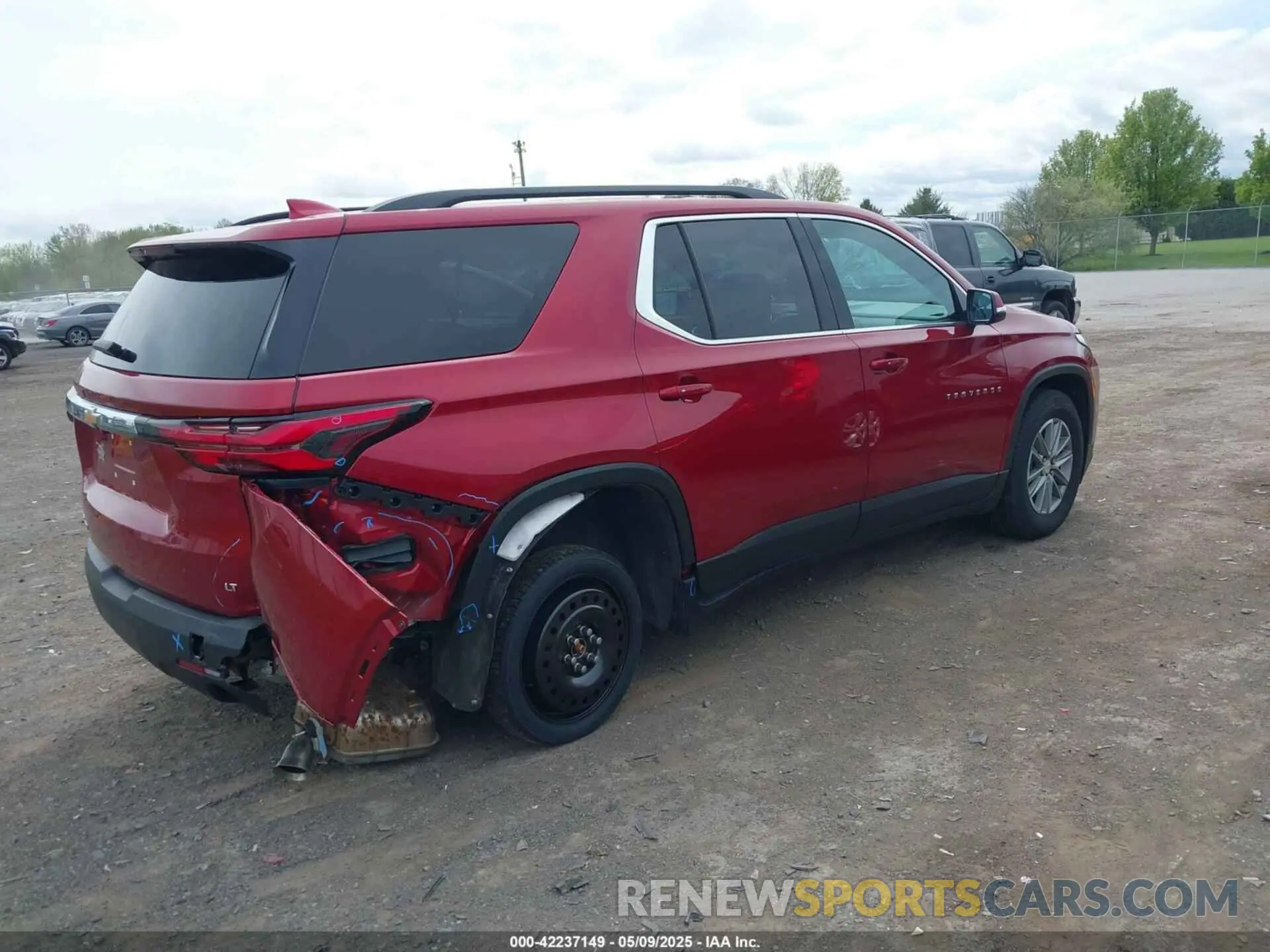 4 Photograph of a damaged car 1GNEVGKW4PJ277991 CHEVROLET TRAVERSE 2023