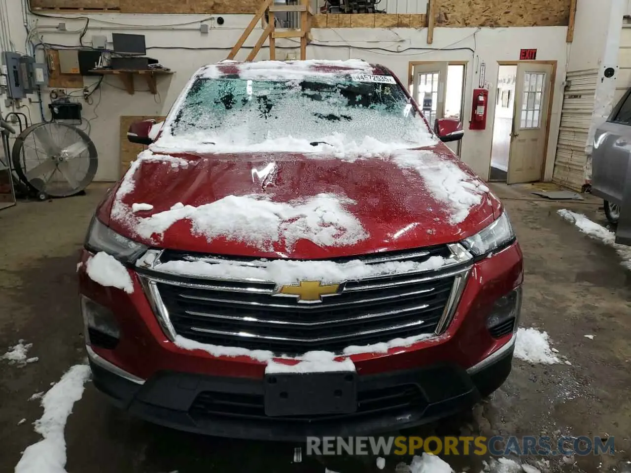 5 Photograph of a damaged car 1GNEVGKW5PJ135178 CHEVROLET TRAVERSE 2023