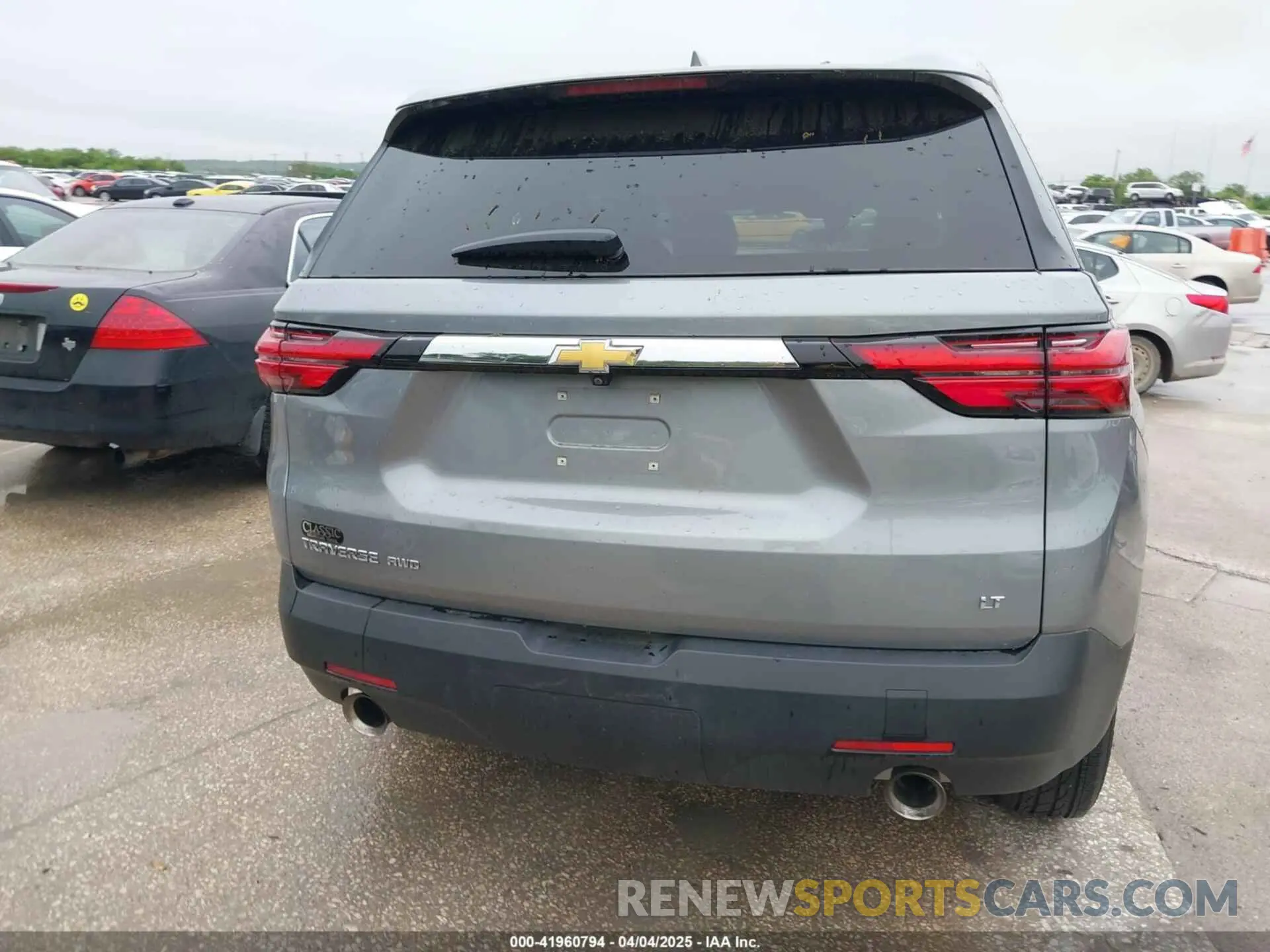 17 Photograph of a damaged car 1GNEVGKW5PJ243297 CHEVROLET TRAVERSE 2023