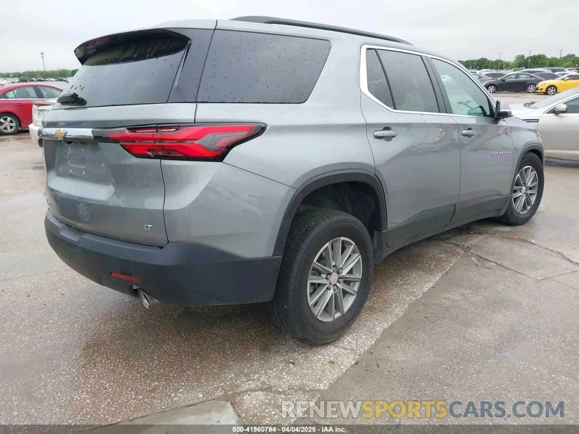 4 Photograph of a damaged car 1GNEVGKW5PJ243297 CHEVROLET TRAVERSE 2023