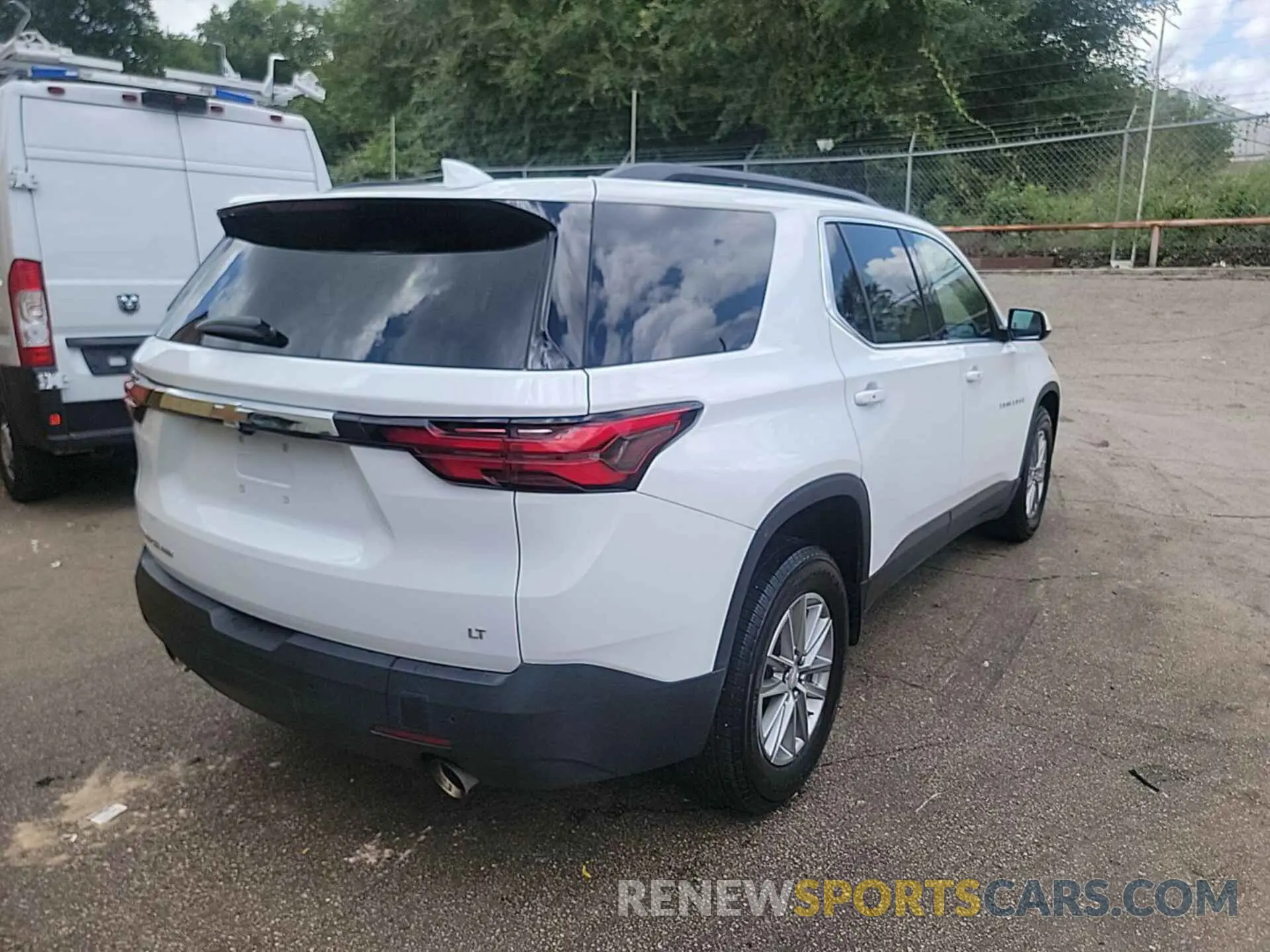 17 Photograph of a damaged car 1GNEVGKW6PJ145427 CHEVROLET TRAVERSE 2023