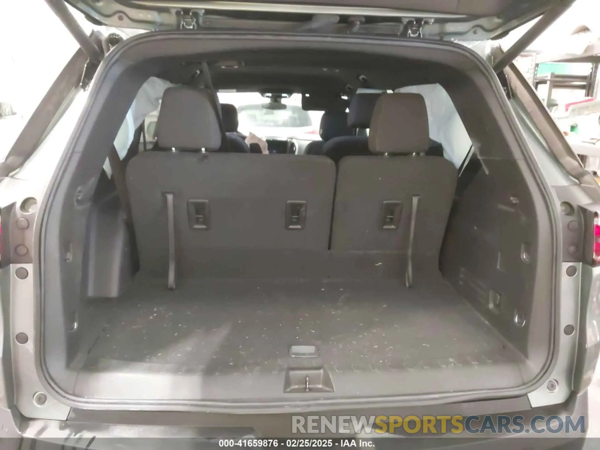 12 Photograph of a damaged car 1GNEVGKW6PJ262277 CHEVROLET TRAVERSE 2023