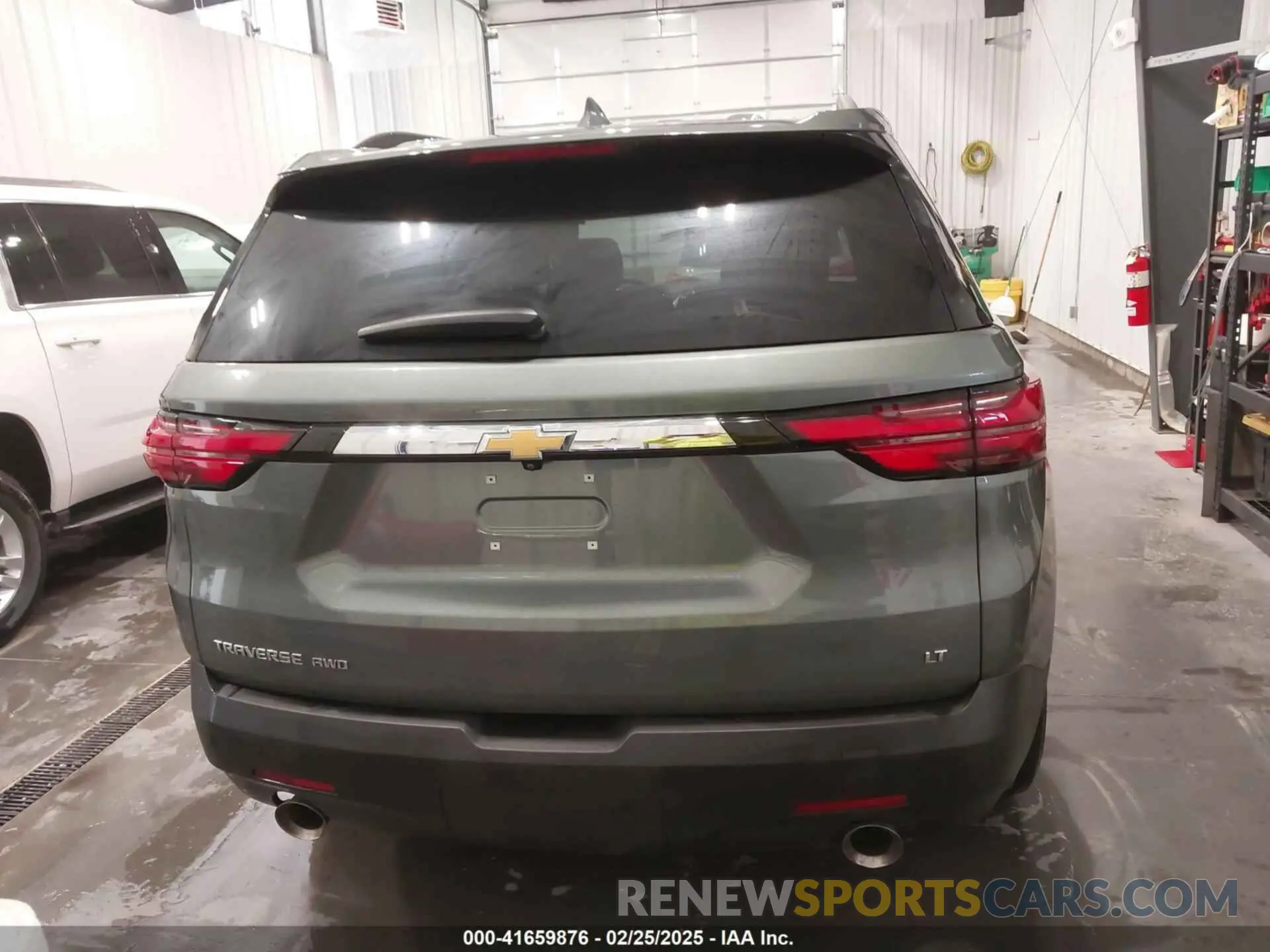 17 Photograph of a damaged car 1GNEVGKW6PJ262277 CHEVROLET TRAVERSE 2023