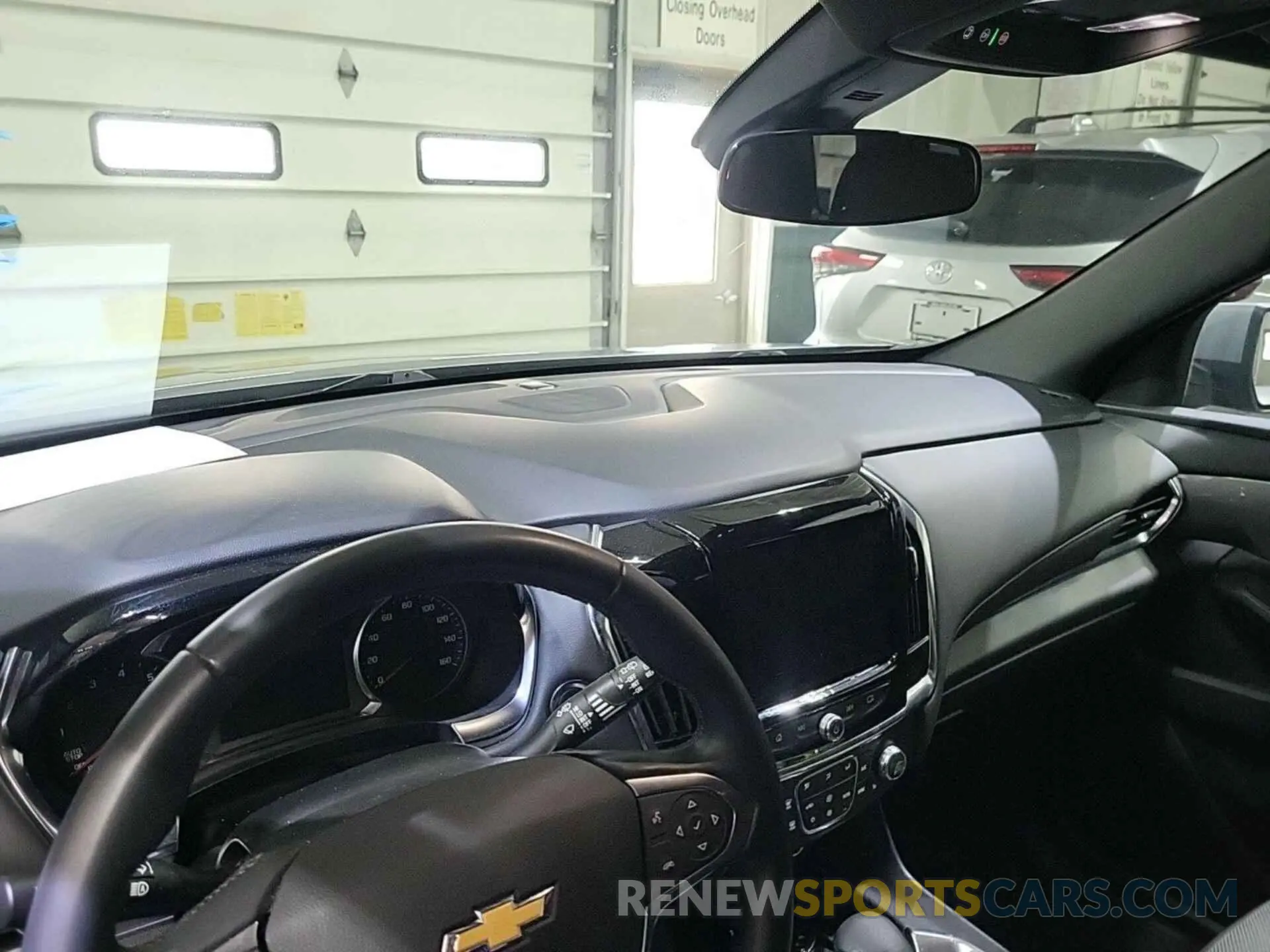 1 Photograph of a damaged car 1GNEVGKW6PJ293979 CHEVROLET TRAVERSE 2023