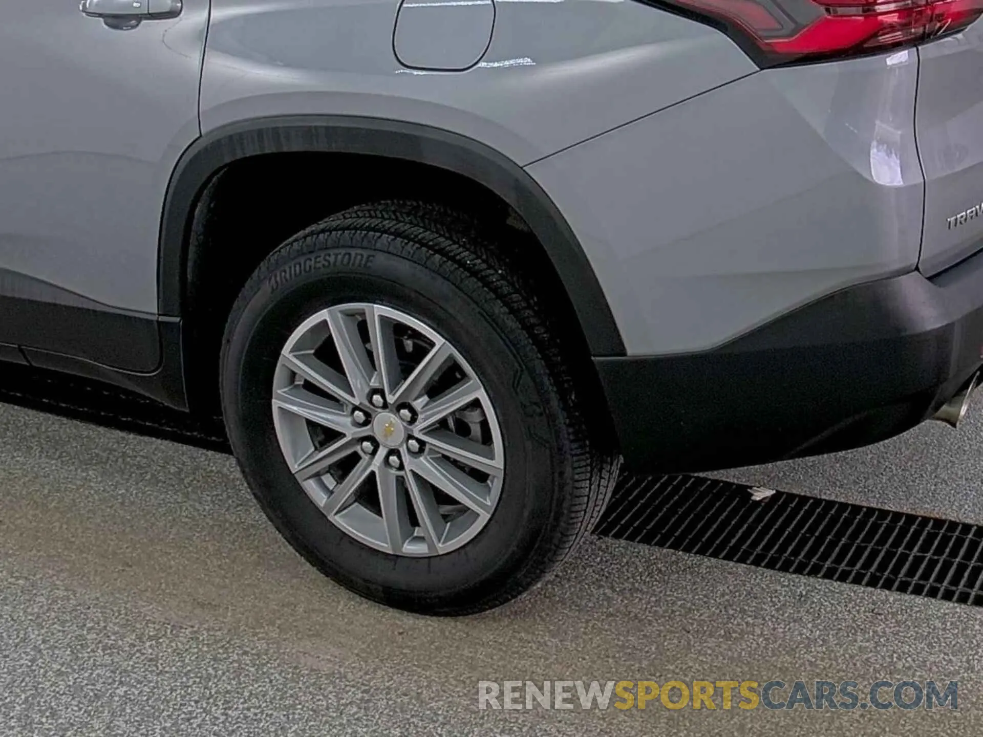 2 Photograph of a damaged car 1GNEVGKW6PJ293979 CHEVROLET TRAVERSE 2023