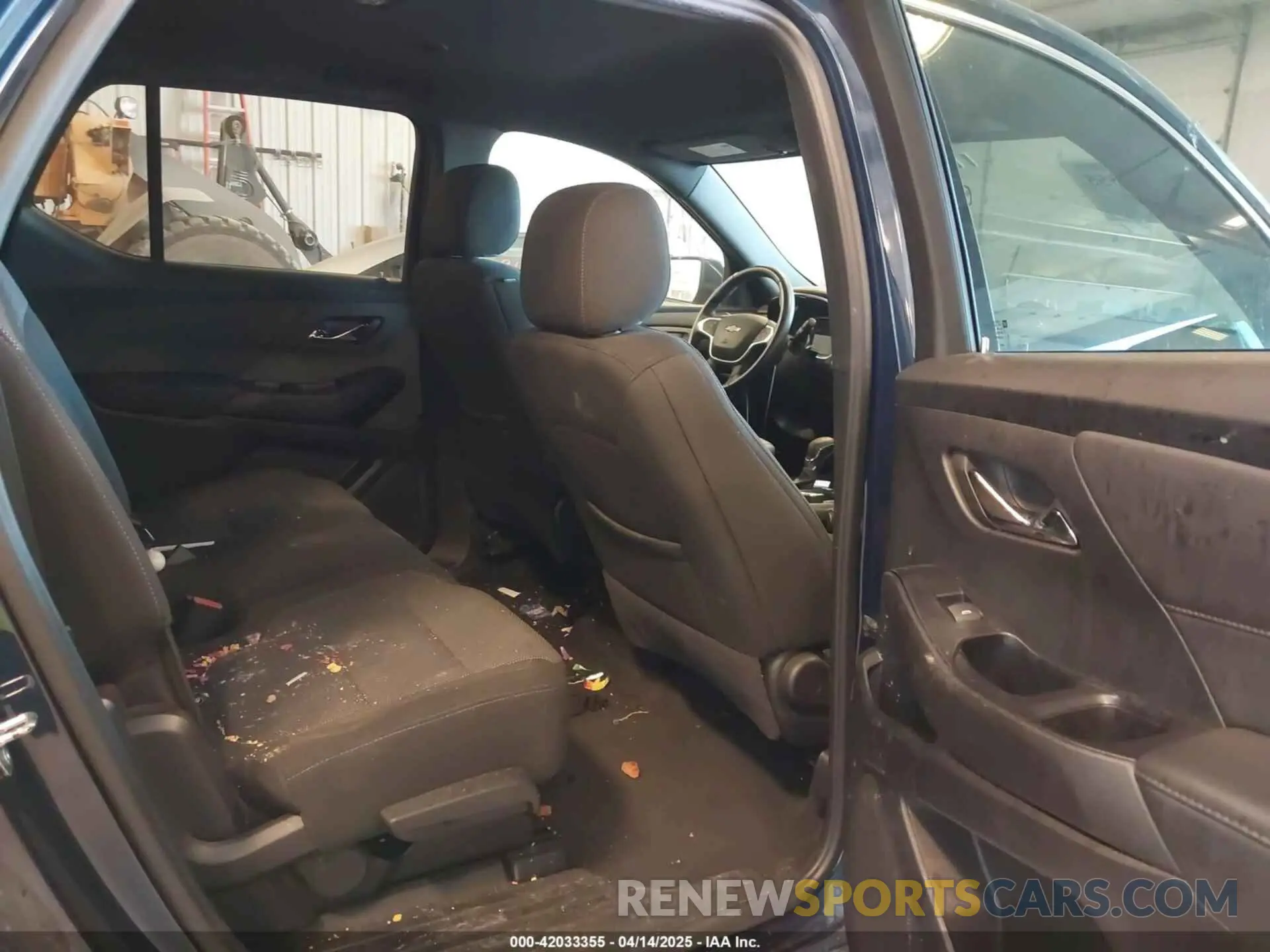 8 Photograph of a damaged car 1GNEVGKW7PJ132279 CHEVROLET TRAVERSE 2023