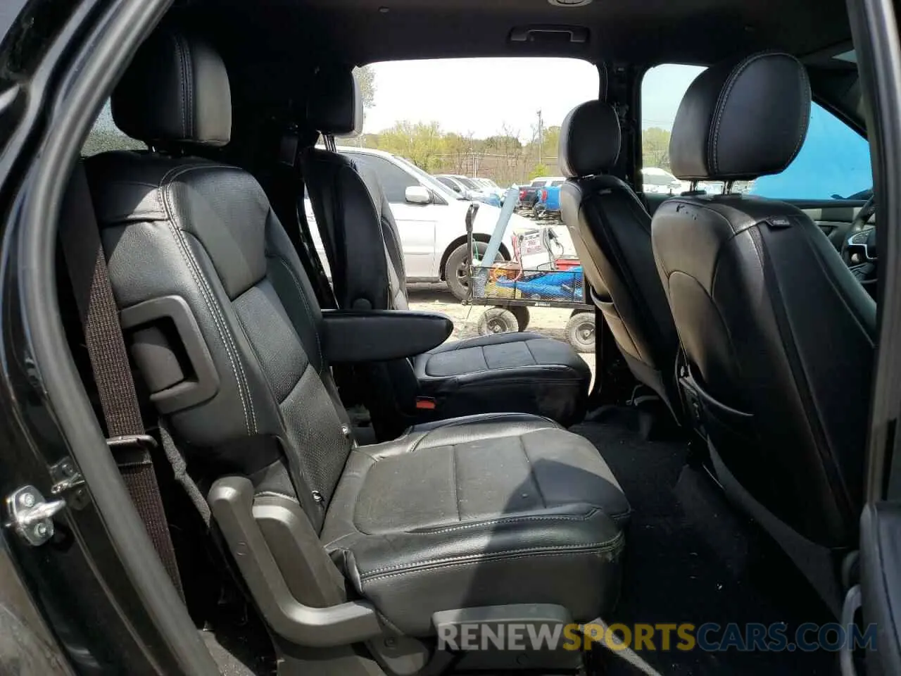 11 Photograph of a damaged car 1GNEVGKW7PJ138650 CHEVROLET TRAVERSE 2023